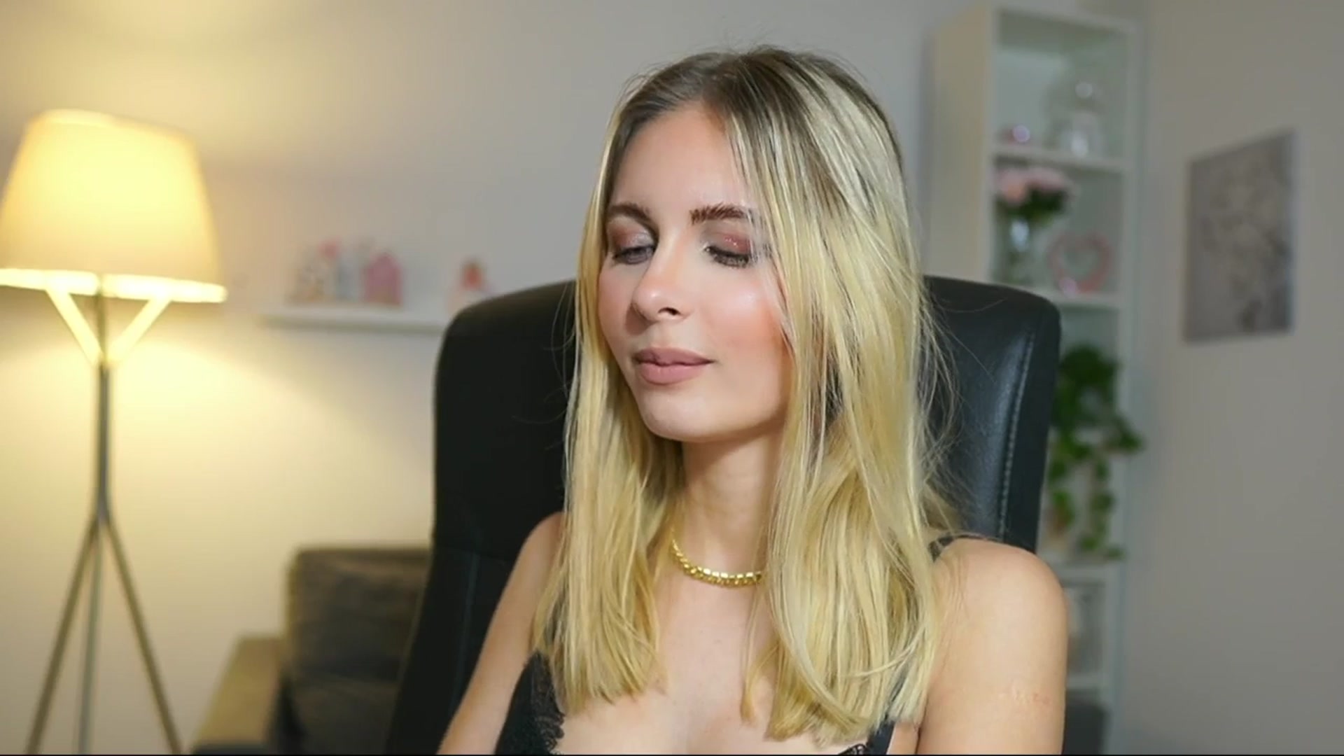 Gallery image thumbnail from Catecrago_'s myfreecams stream on, 05/16/2025, 09:42 image 4 of 20
