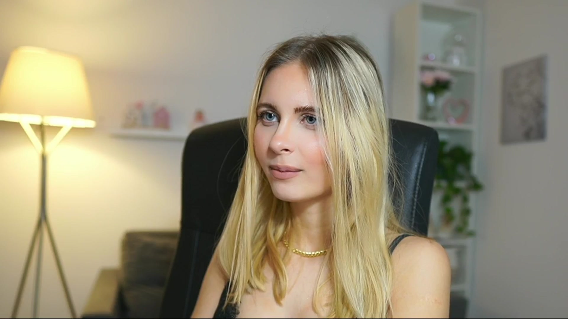 Gallery image thumbnail from Catecrago_'s myfreecams stream on, 05/16/2025, 09:42 image 10 of 20