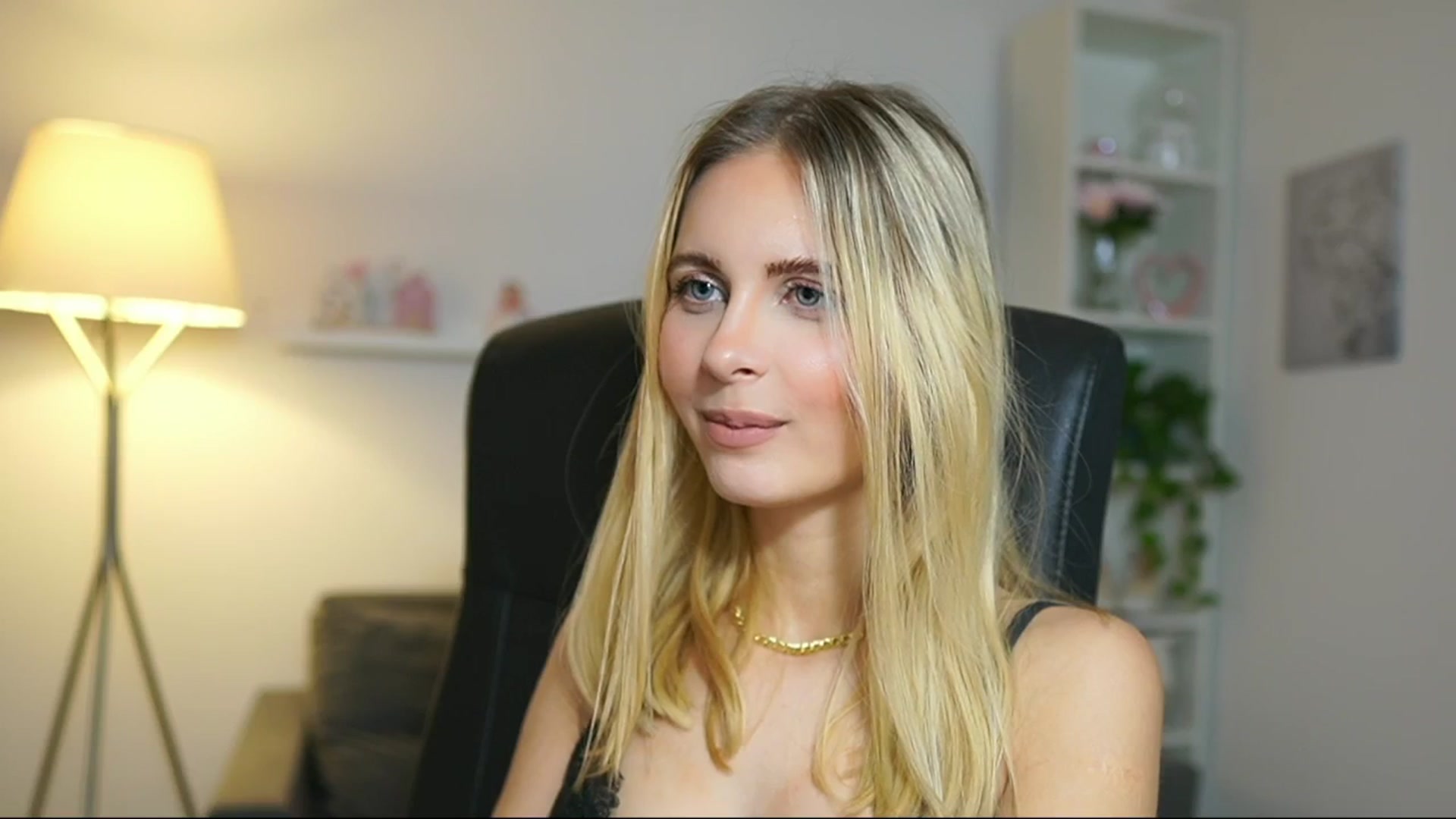 Gallery image thumbnail from Catecrago_'s myfreecams stream on, 05/16/2025, 09:42 image 9 of 20