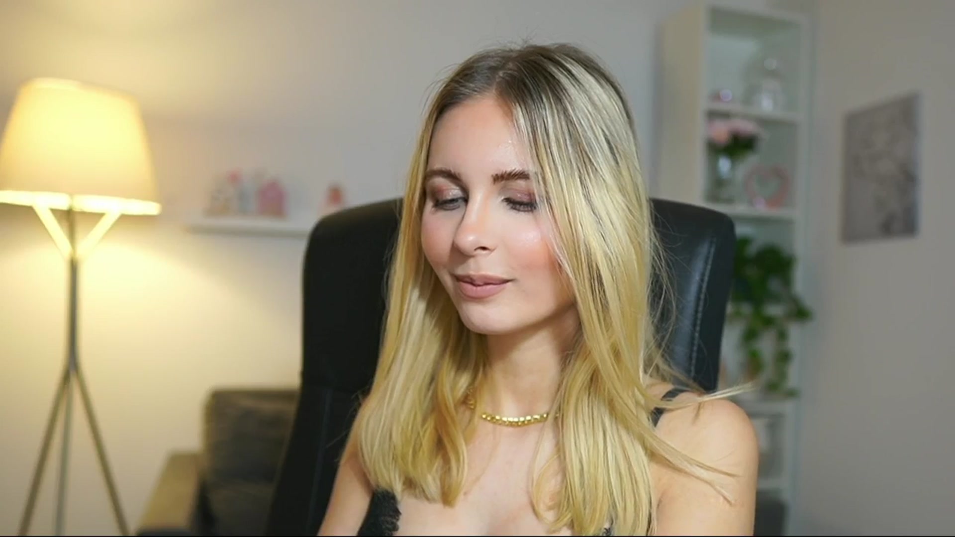 Gallery image thumbnail from Catecrago_'s myfreecams stream on, 05/16/2025, 09:42 image 8 of 20