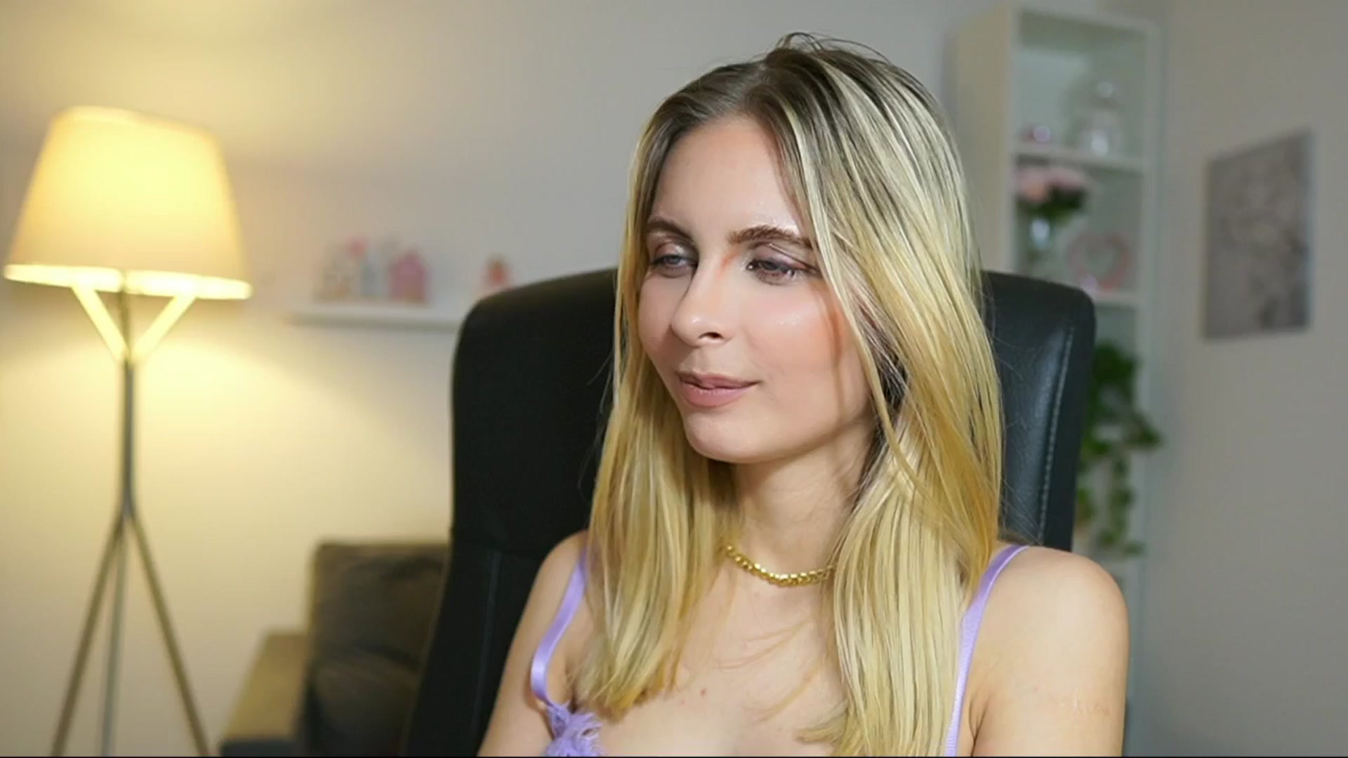 Gallery image thumbnail from Catecrago_'s myfreecams stream on, 05/19/2025, 09:52 image 6 of 20