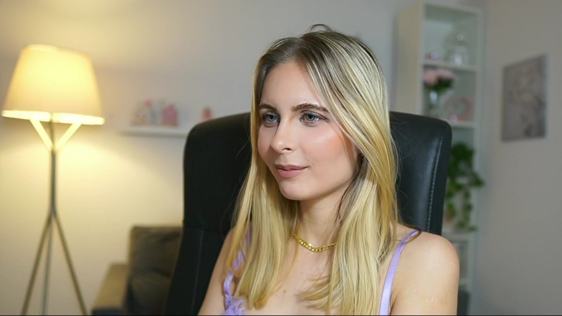 Gallery image thumbnail from Catecrago_'s myfreecams stream on, 05/19/2025, 09:52 image 16 of 20