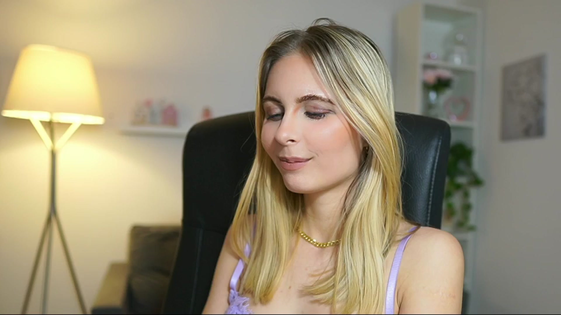 Gallery image thumbnail from Catecrago_'s myfreecams stream on, 05/19/2025, 09:52 image 15 of 20