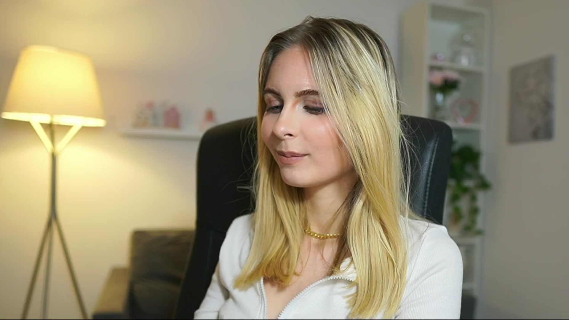 Gallery image thumbnail from Catecrago_'s myfreecams stream on, 05/19/2025, 11:29 image 12 of 20