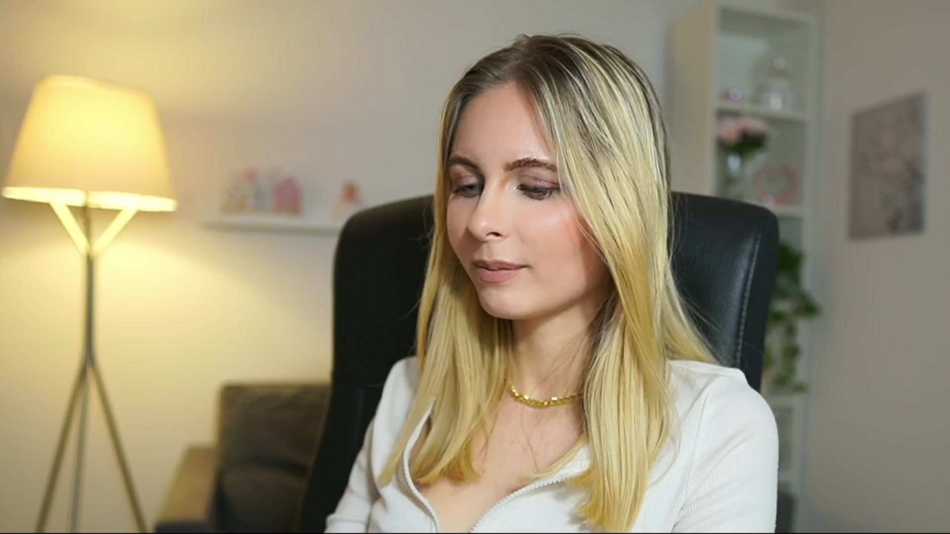 Gallery image thumbnail from Catecrago_'s myfreecams stream on, 05/19/2025, 11:29 image 8 of 20