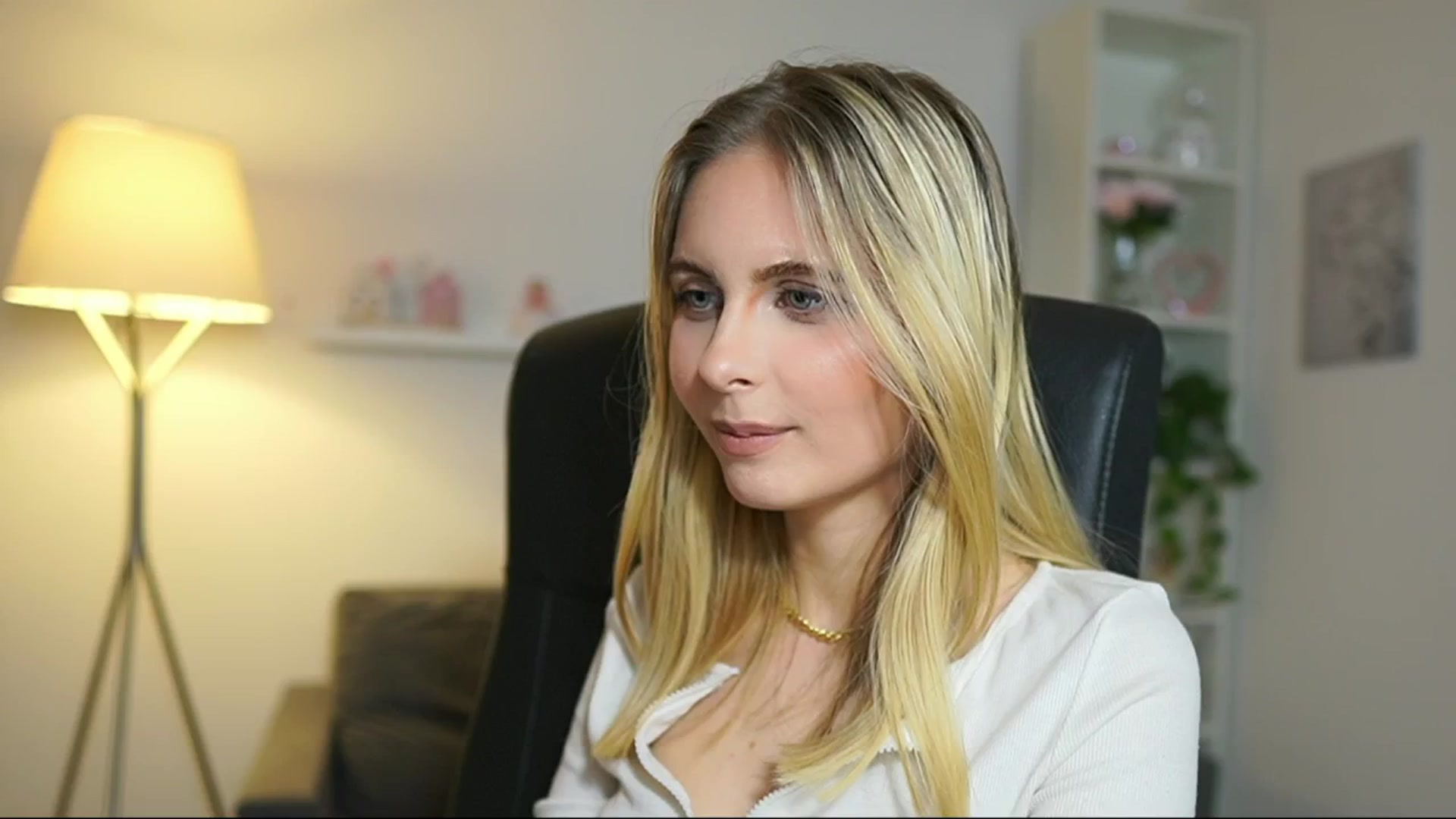 Gallery image thumbnail from Catecrago_'s myfreecams stream on, 05/19/2025, 11:29 image 2 of 20