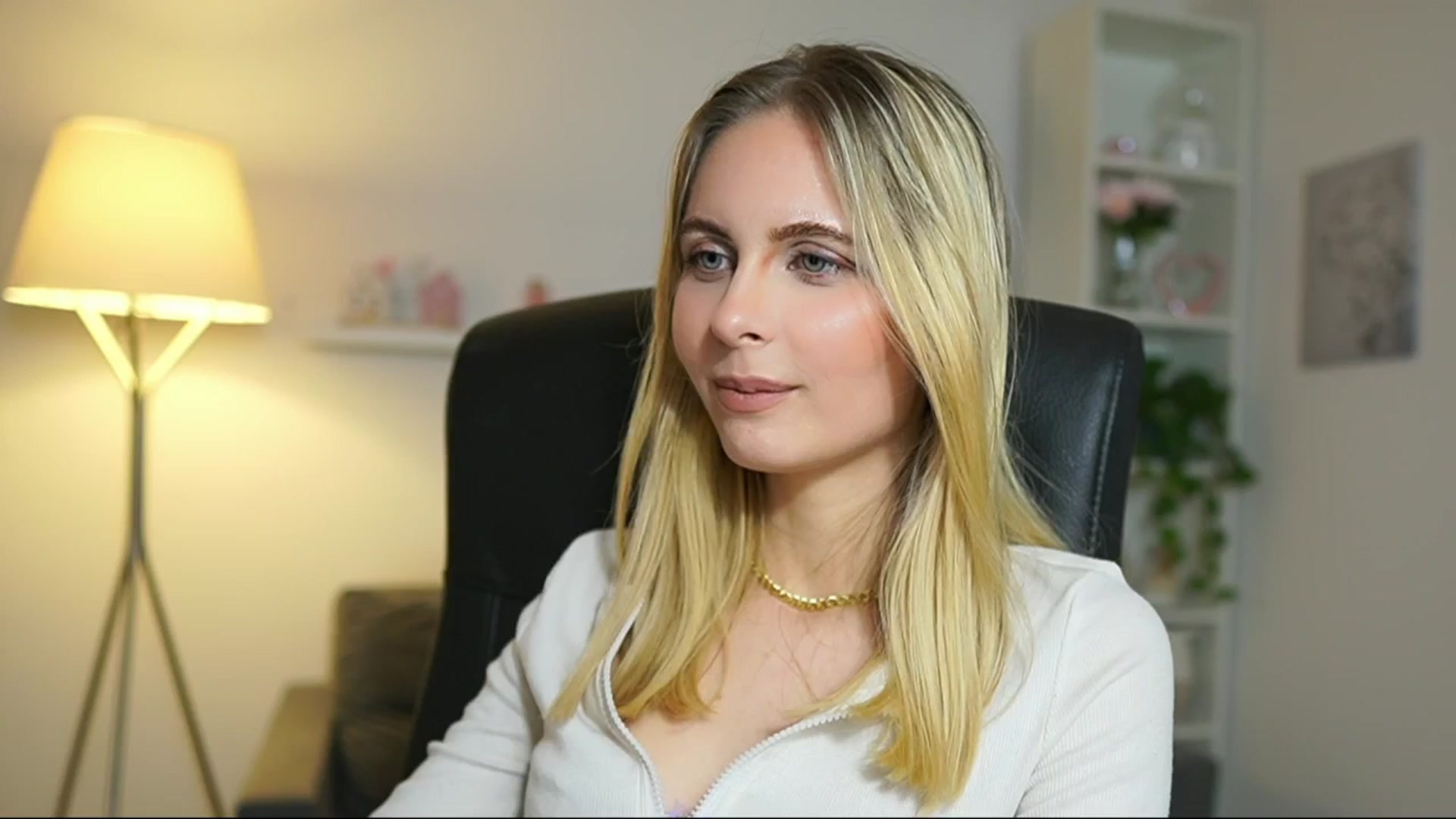 Gallery image thumbnail from Catecrago_'s myfreecams stream on, 05/19/2025, 11:29 image 6 of 20