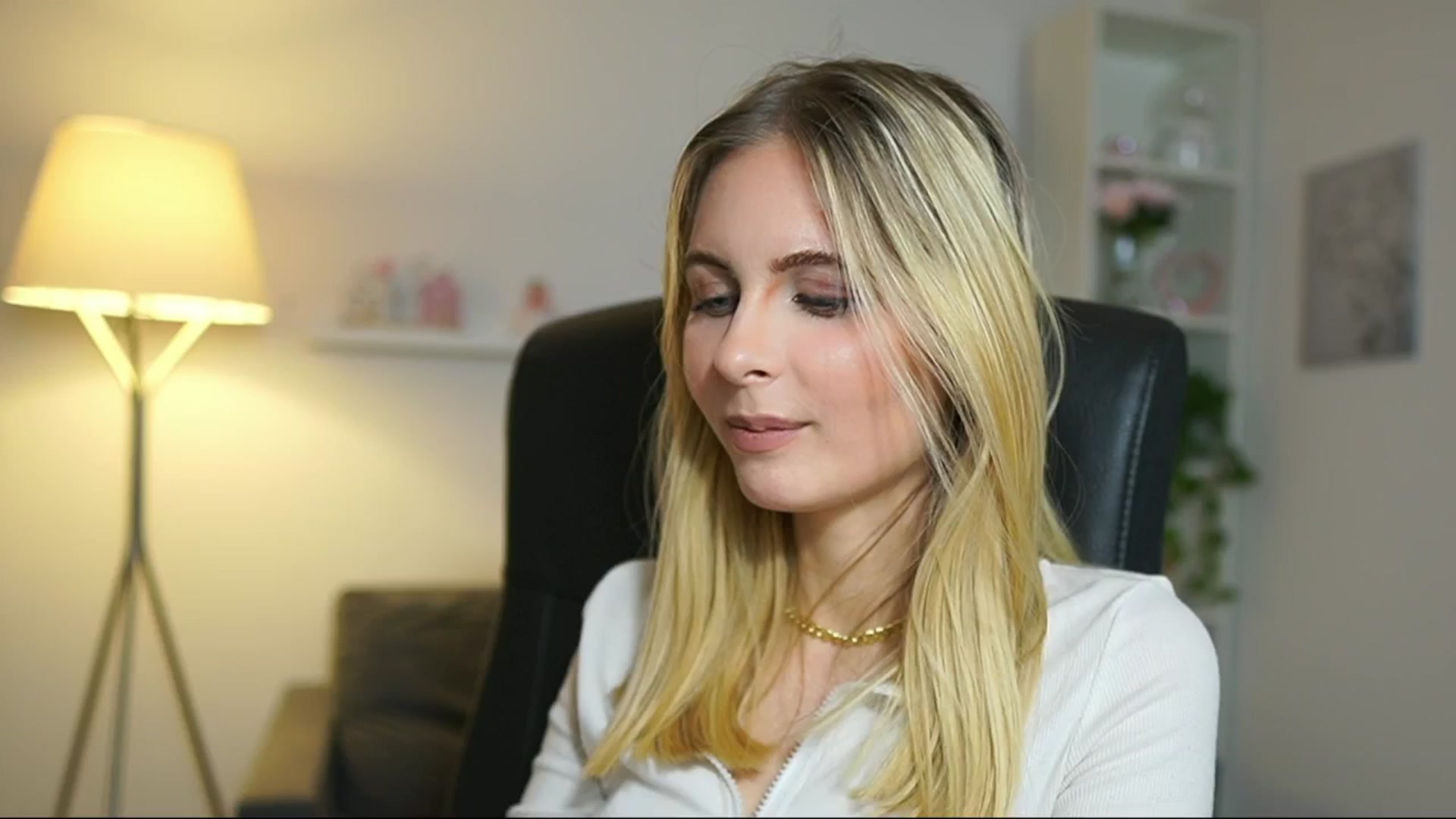 Gallery image thumbnail from Catecrago_'s myfreecams stream on, 05/19/2025, 12:50 image 12 of 20
