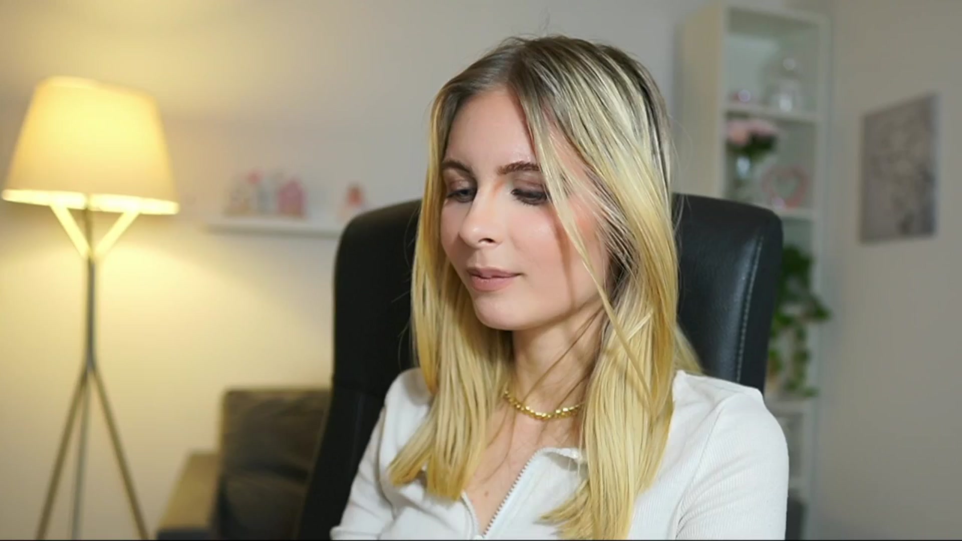 Gallery image thumbnail from Catecrago_'s myfreecams stream on, 05/19/2025, 12:50 image 4 of 20