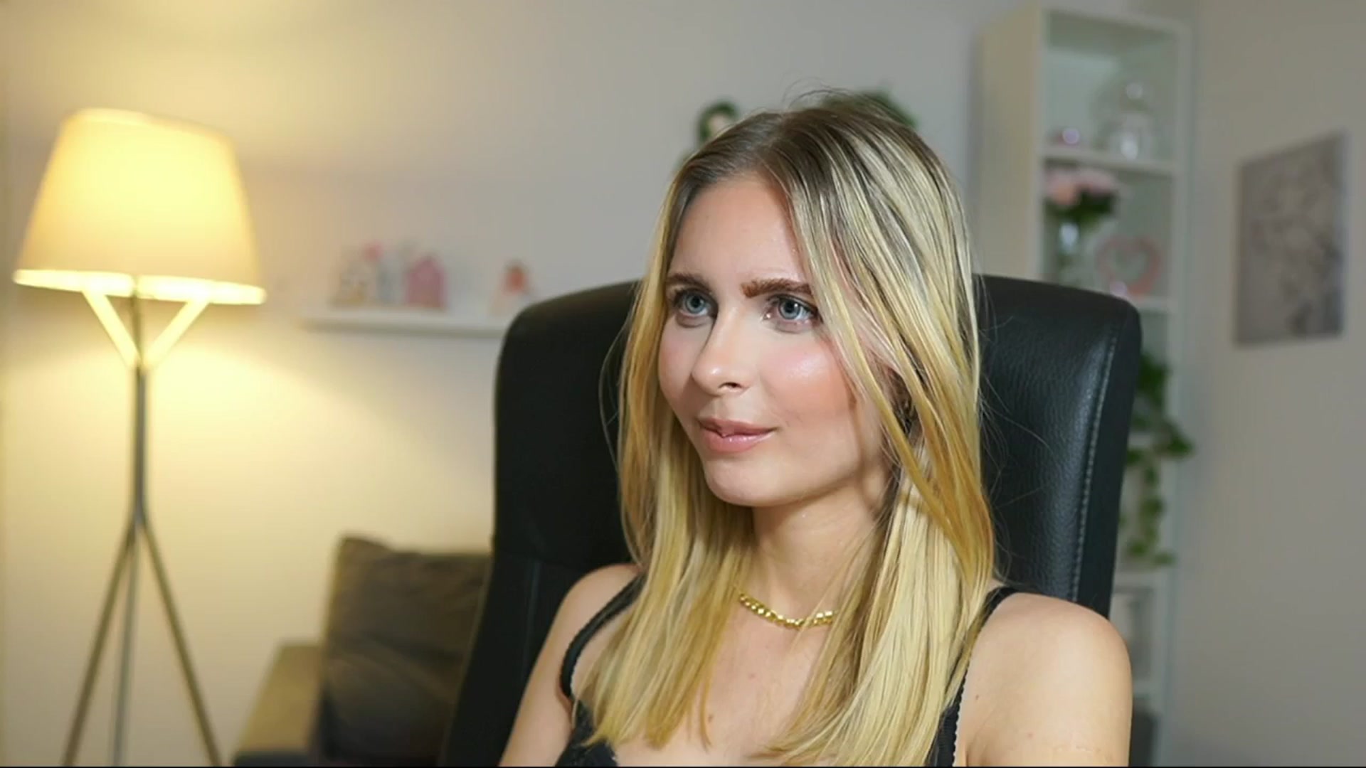 Gallery image thumbnail from Catecrago_'s myfreecams stream on, 05/20/2025, 16:52 image 8 of 20