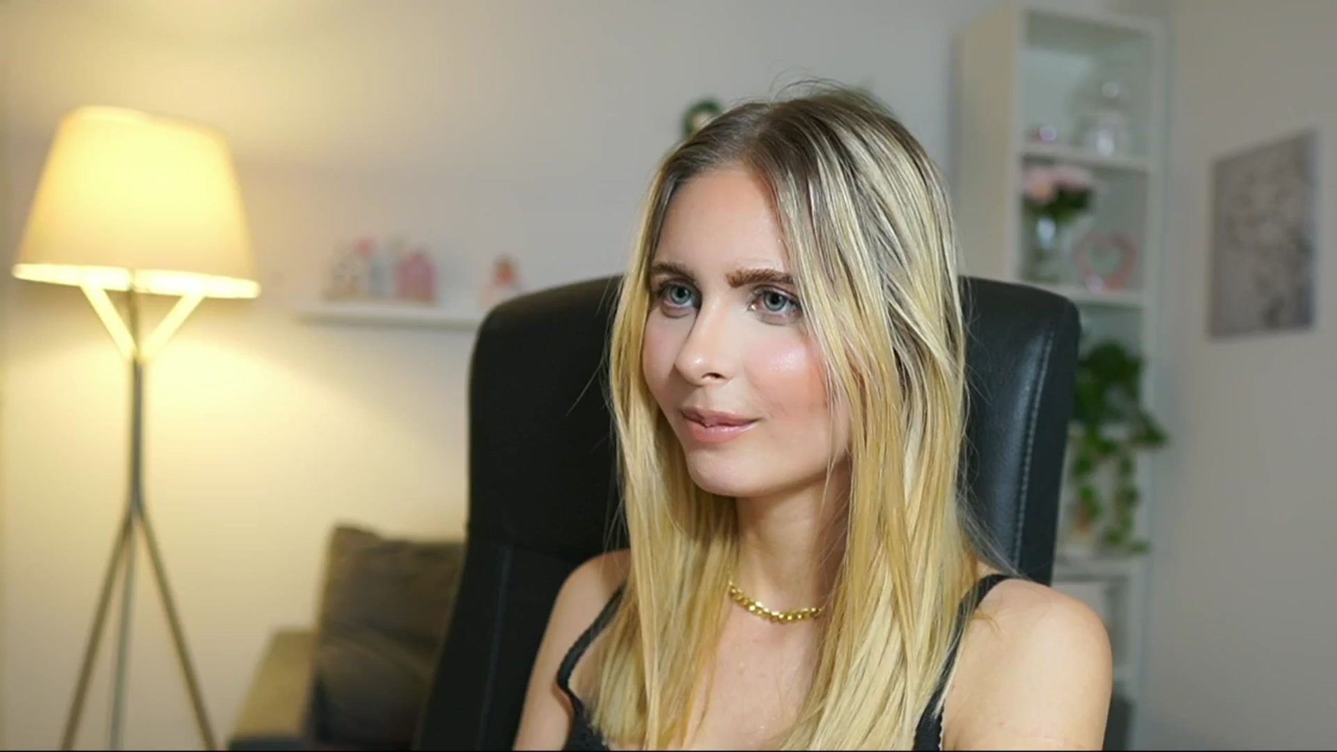 Gallery image thumbnail from Catecrago_'s myfreecams stream on, 05/20/2025, 16:52 image 14 of 20