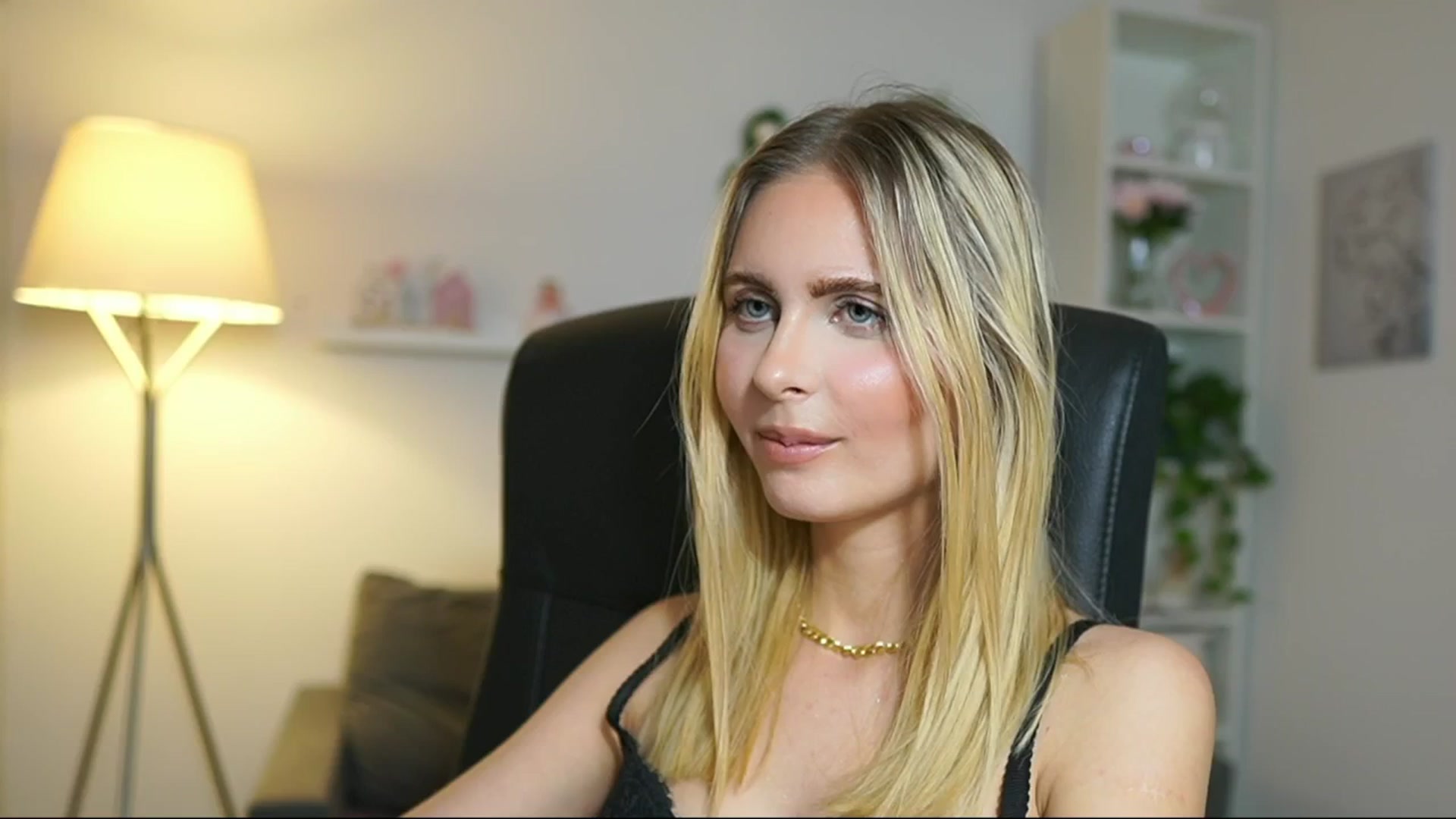 Gallery image thumbnail from Catecrago_'s myfreecams stream on, 05/20/2025, 16:52 image 13 of 20