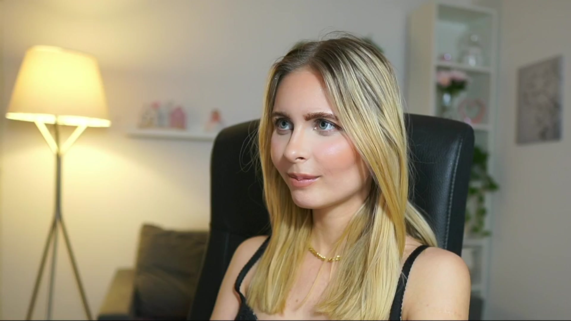 Gallery image thumbnail from Catecrago_'s myfreecams stream on, 05/20/2025, 16:52 image 5 of 20