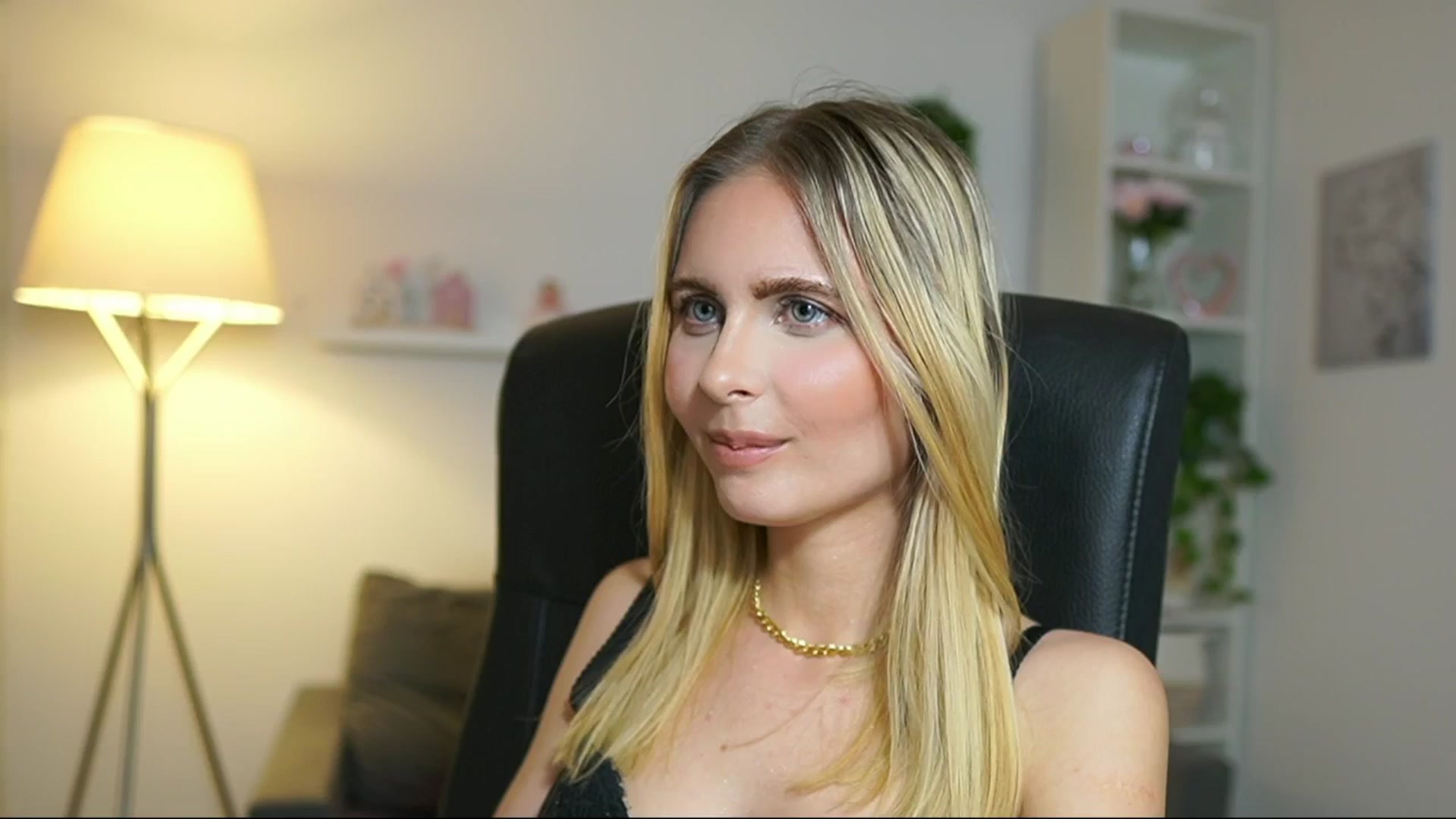 Gallery image thumbnail from Catecrago_'s myfreecams stream on, 05/20/2025, 17:49 image 17 of 20