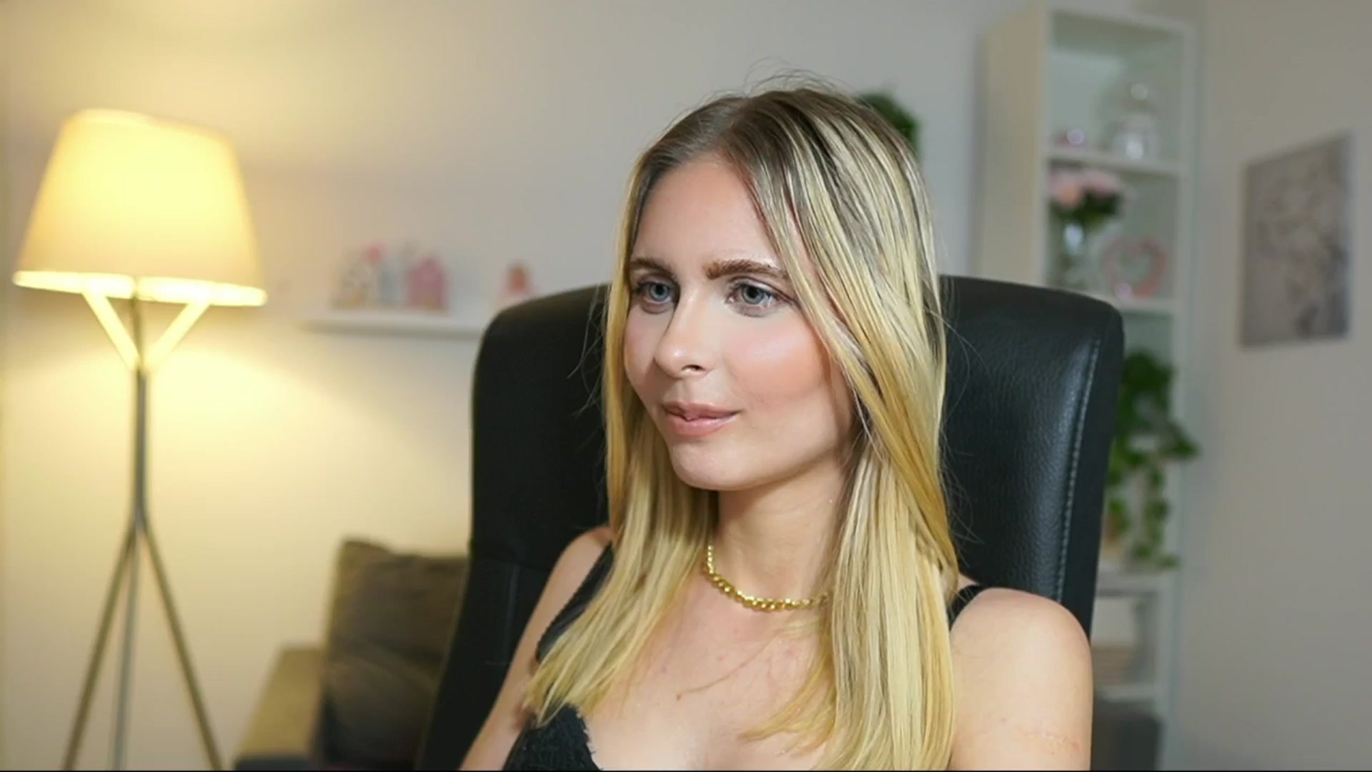 Gallery image thumbnail from Catecrago_'s myfreecams stream on, 05/20/2025, 17:49 image 15 of 20
