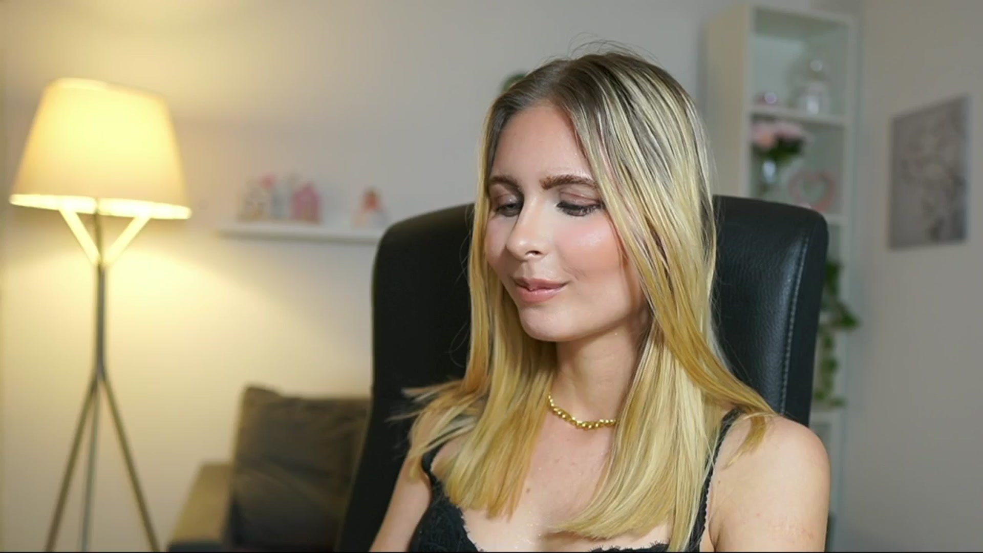 Gallery image thumbnail from Catecrago_'s myfreecams stream on, 05/20/2025, 17:49 image 7 of 20