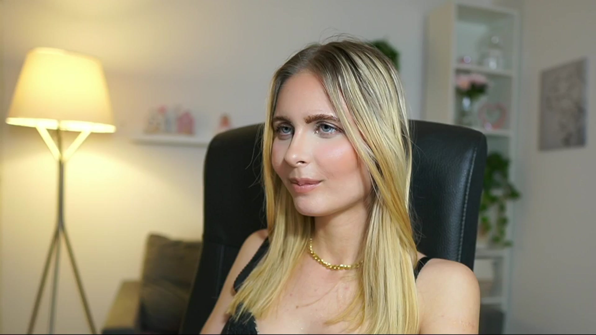 Gallery image thumbnail from Catecrago_'s myfreecams stream on, 05/20/2025, 17:49 image 18 of 20