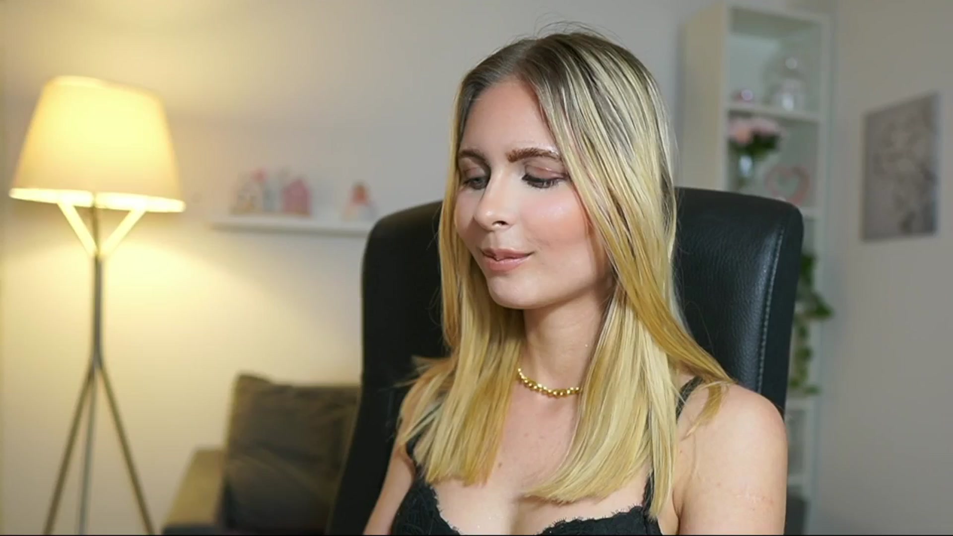 Gallery image thumbnail from Catecrago_'s myfreecams stream on, 05/20/2025, 17:49 image 5 of 20
