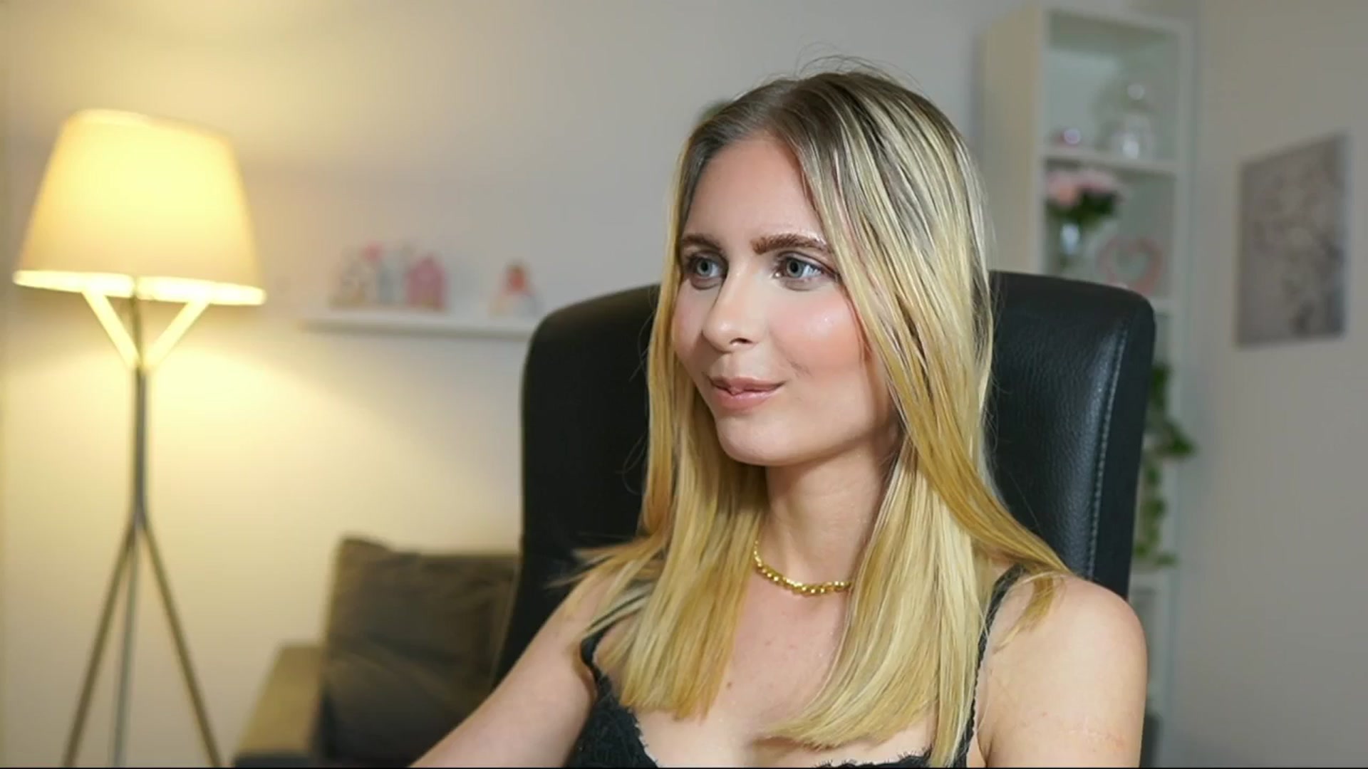 Gallery image thumbnail from Catecrago_'s myfreecams stream on, 05/20/2025, 17:49 image 6 of 20