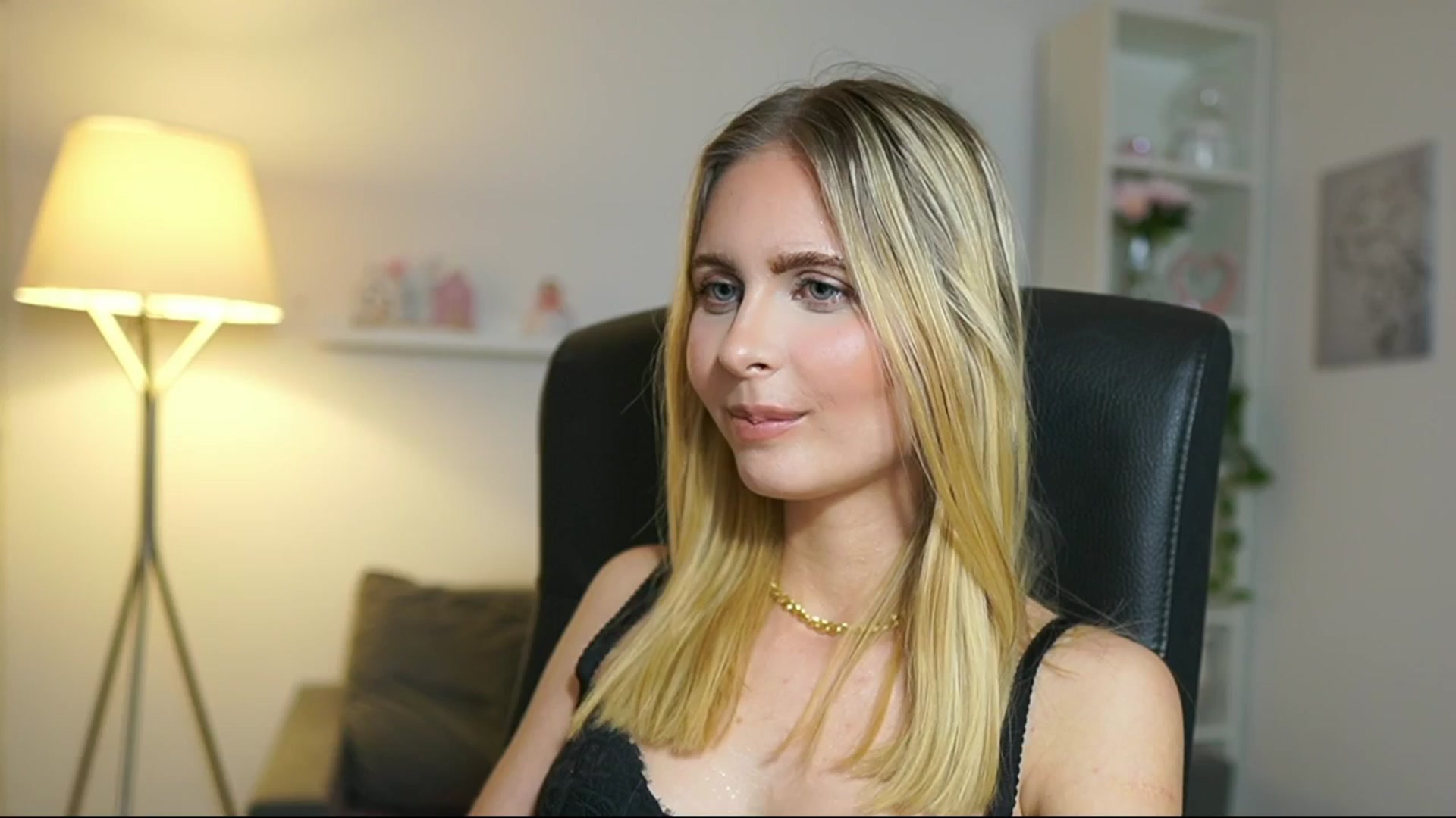Gallery image thumbnail from Catecrago_'s myfreecams stream on, 05/20/2025, 17:49 image 1 of 20