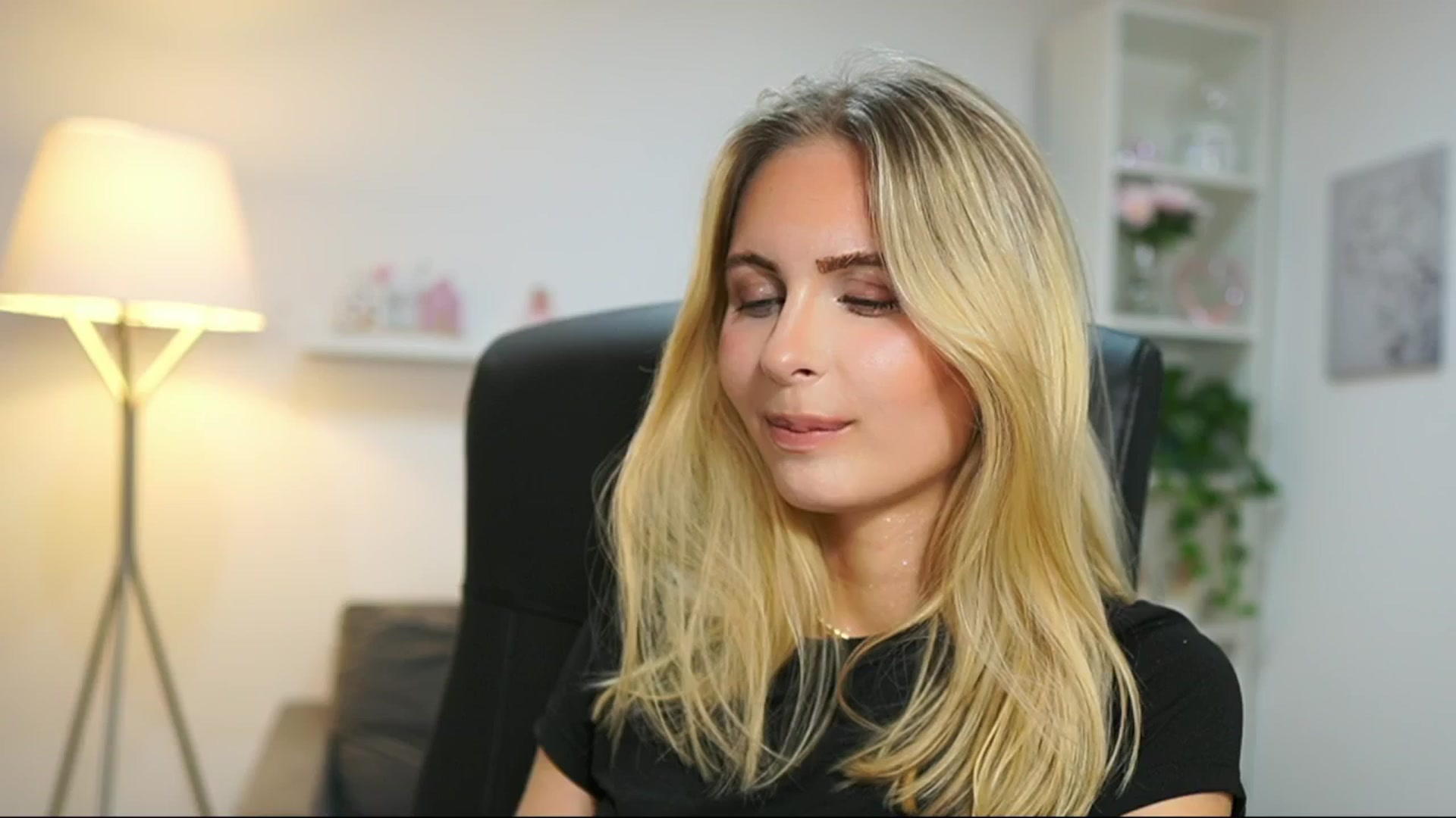 Gallery image thumbnail from Catecrago_'s myfreecams stream on, 05/21/2025, 16:34 image 10 of 20