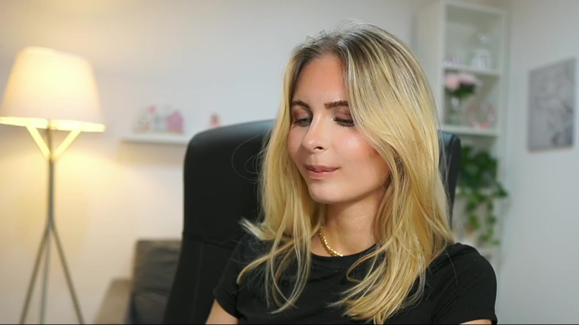 Gallery image thumbnail from Catecrago_'s myfreecams stream on, 05/21/2025, 16:34 image 7 of 20