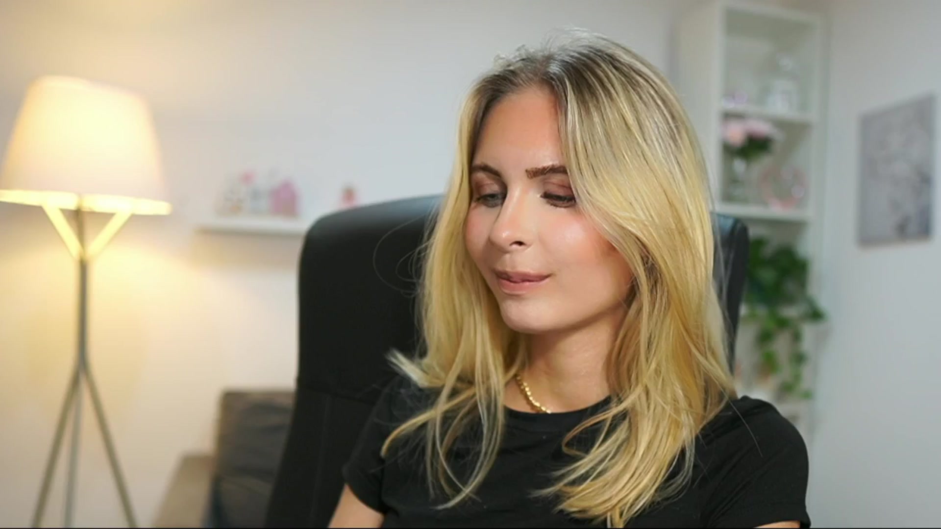 Gallery image thumbnail from Catecrago_'s myfreecams stream on, 05/21/2025, 16:34 image 4 of 20