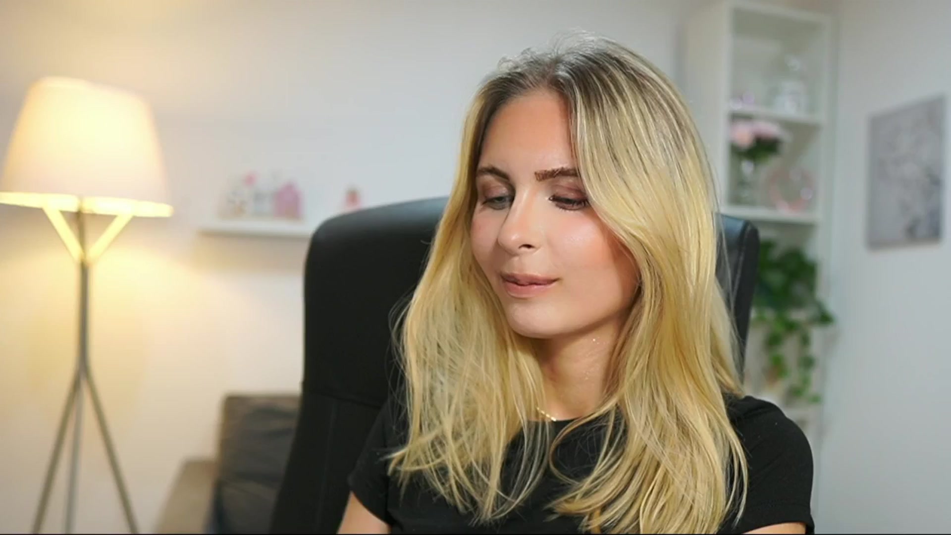 Gallery image thumbnail from Catecrago_'s myfreecams stream on, 05/21/2025, 16:34 image 14 of 20