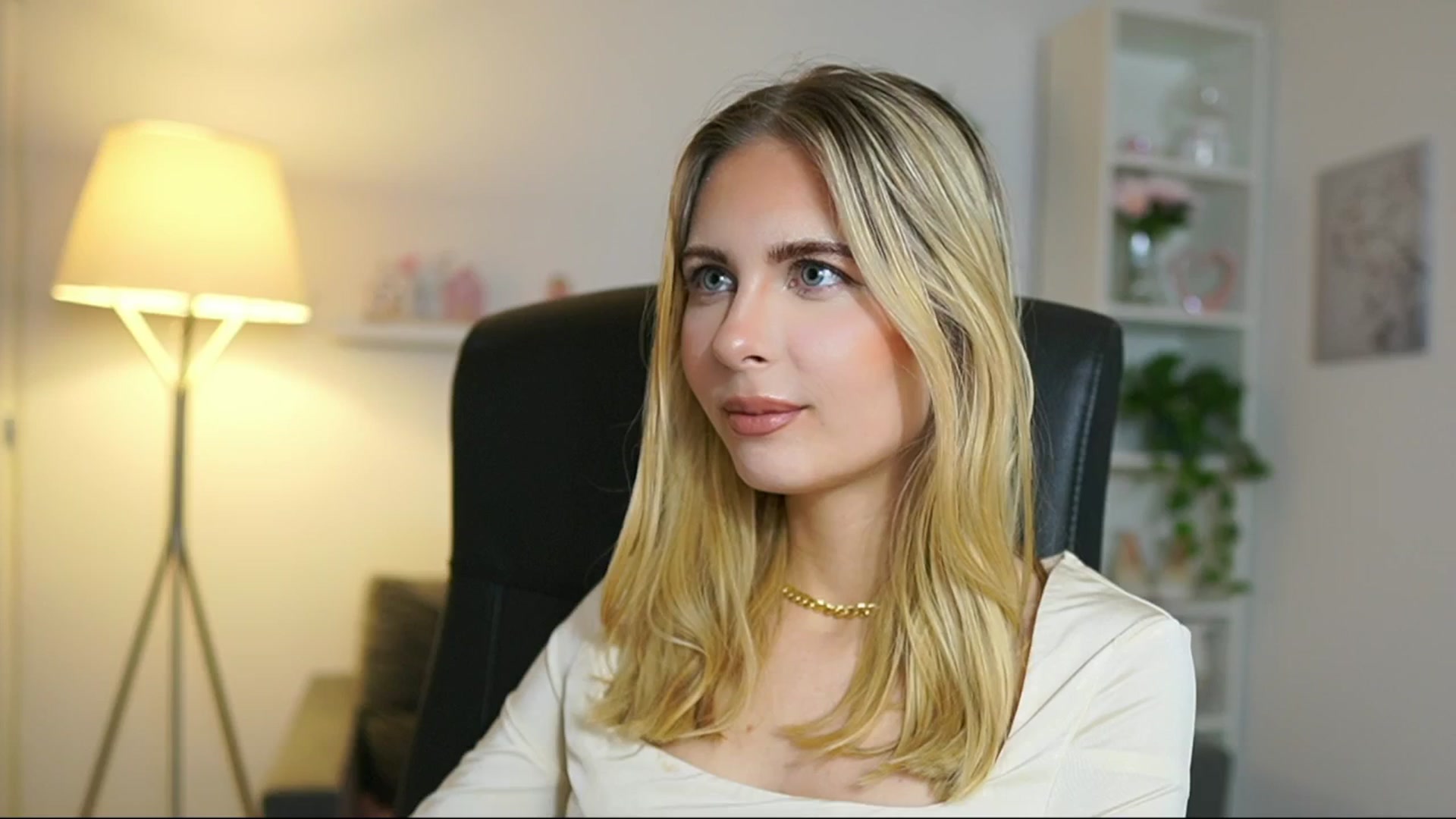 Gallery image thumbnail from Catecrago_'s myfreecams stream on, 05/24/2025, 08:45 image 6 of 20