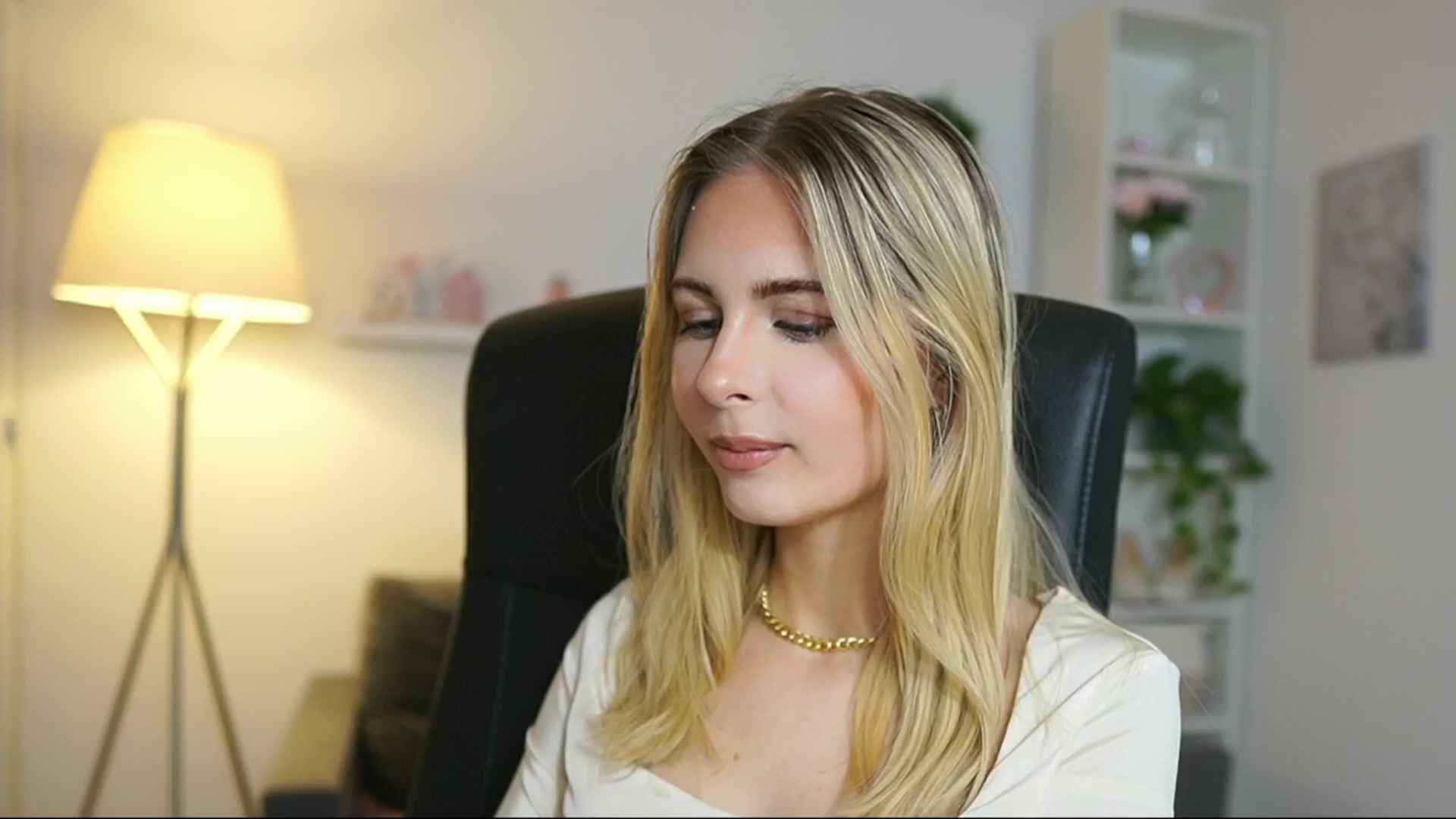 Gallery image thumbnail from Catecrago_'s myfreecams stream on, 05/24/2025, 08:45 image 15 of 20
