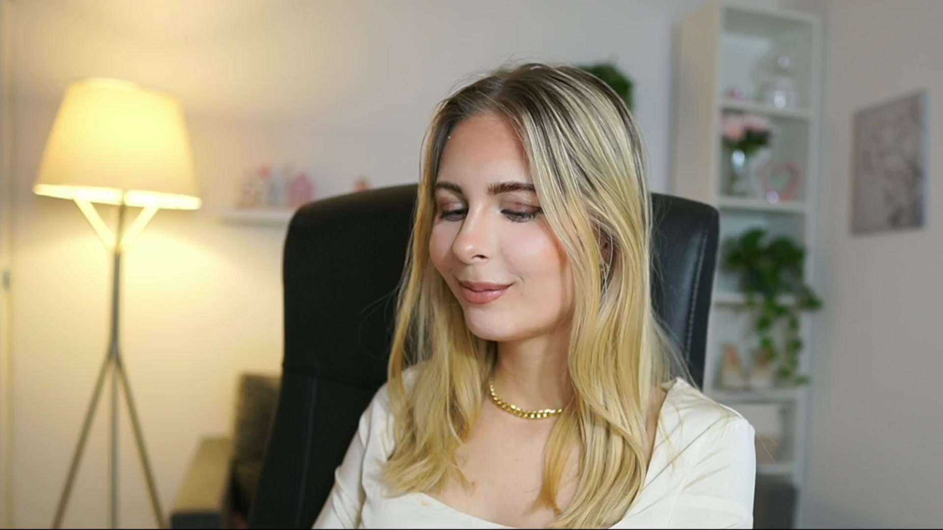 Gallery image thumbnail from Catecrago_'s myfreecams stream on, 05/24/2025, 08:45 image 18 of 20