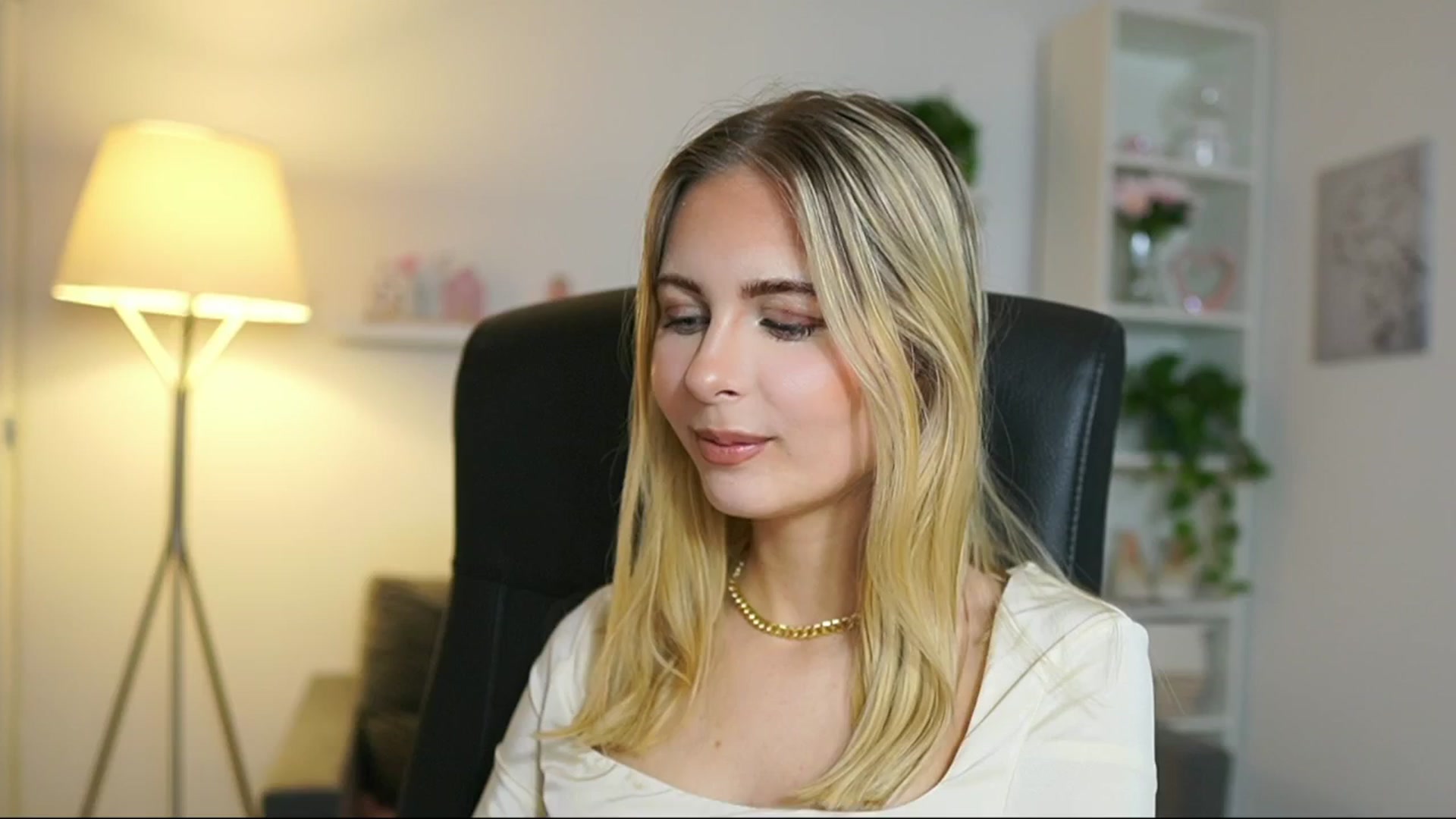 Gallery image thumbnail from Catecrago_'s myfreecams stream on, 05/24/2025, 08:45 image 12 of 20