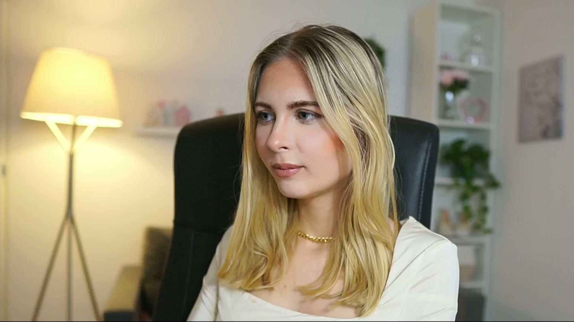 Gallery image thumbnail from Catecrago_'s myfreecams stream on, 05/24/2025, 08:45 image 9 of 20