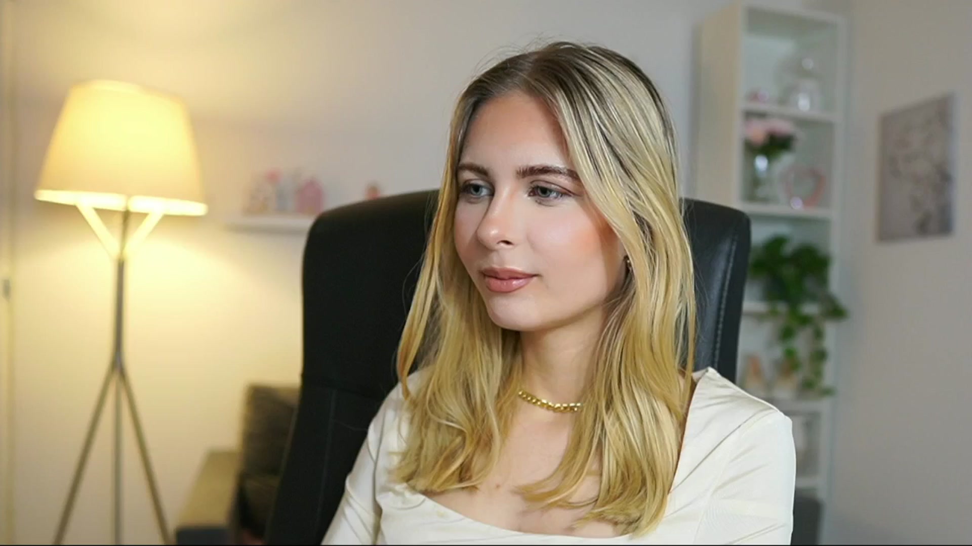 Gallery image thumbnail from Catecrago_'s myfreecams stream on, 05/24/2025, 08:45 image 5 of 20