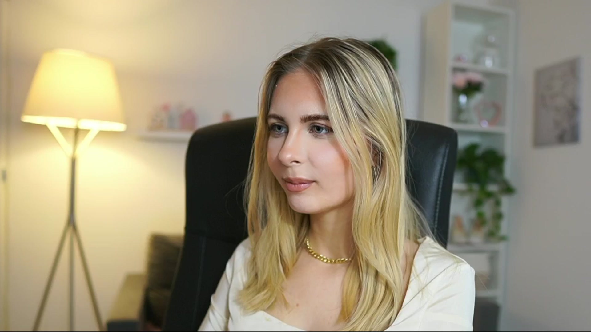 Gallery image thumbnail from Catecrago_'s myfreecams stream on, 05/24/2025, 08:45 image 16 of 20