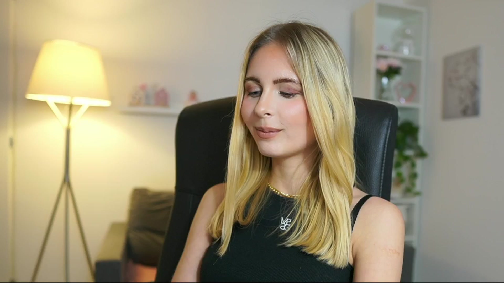 Gallery image thumbnail from Catecrago_'s myfreecams stream on, 05/26/2025, 17:07 image 14 of 20