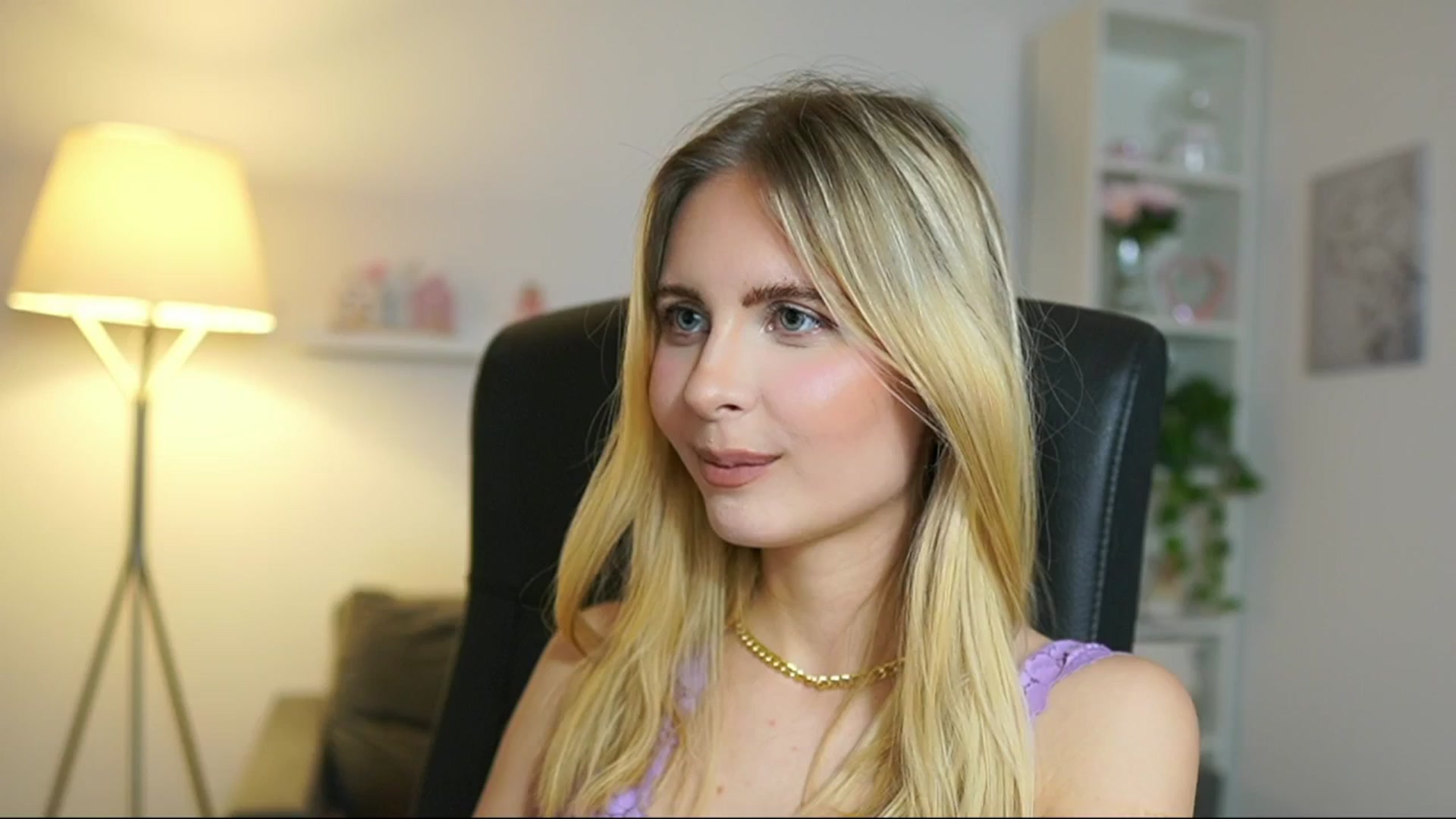 Gallery image thumbnail from Catecrago_'s myfreecams stream on, 05/27/2025, 14:44 image 12 of 20