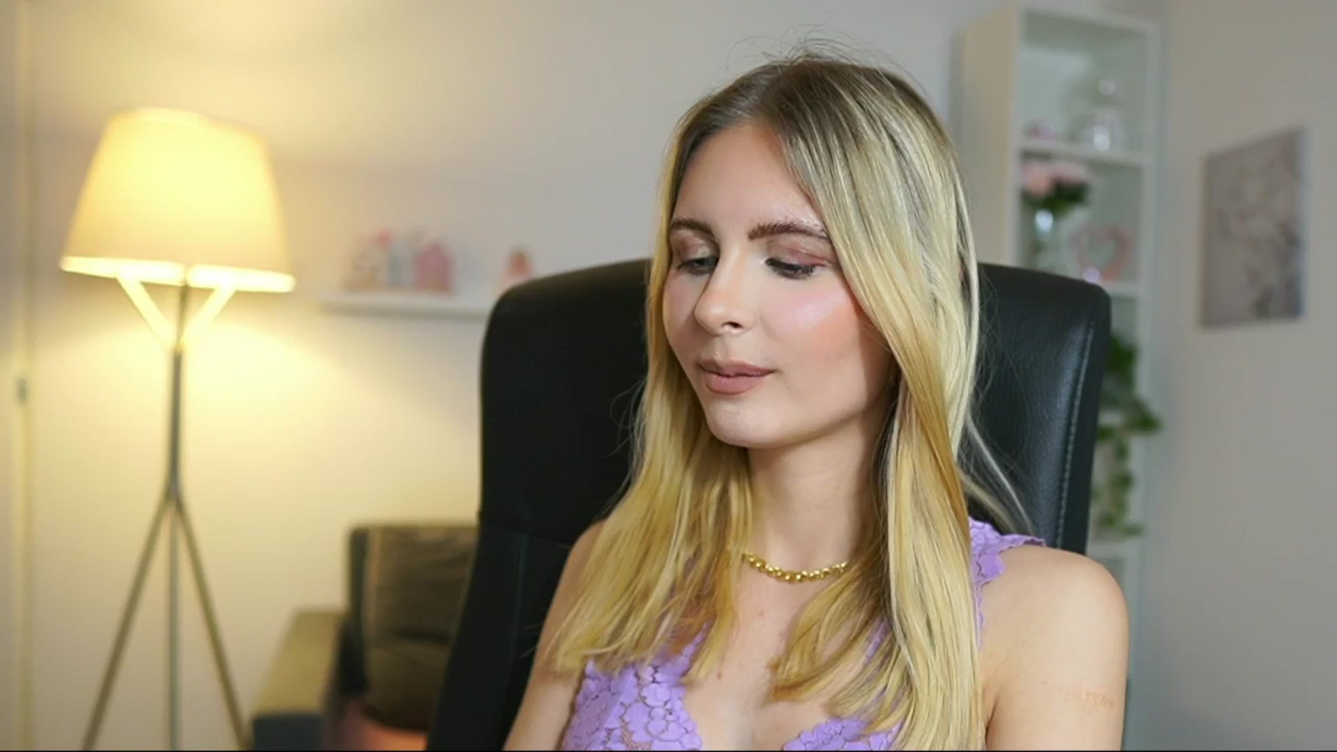 Gallery image thumbnail from Catecrago_'s myfreecams stream on, 05/27/2025, 17:04 image 14 of 20