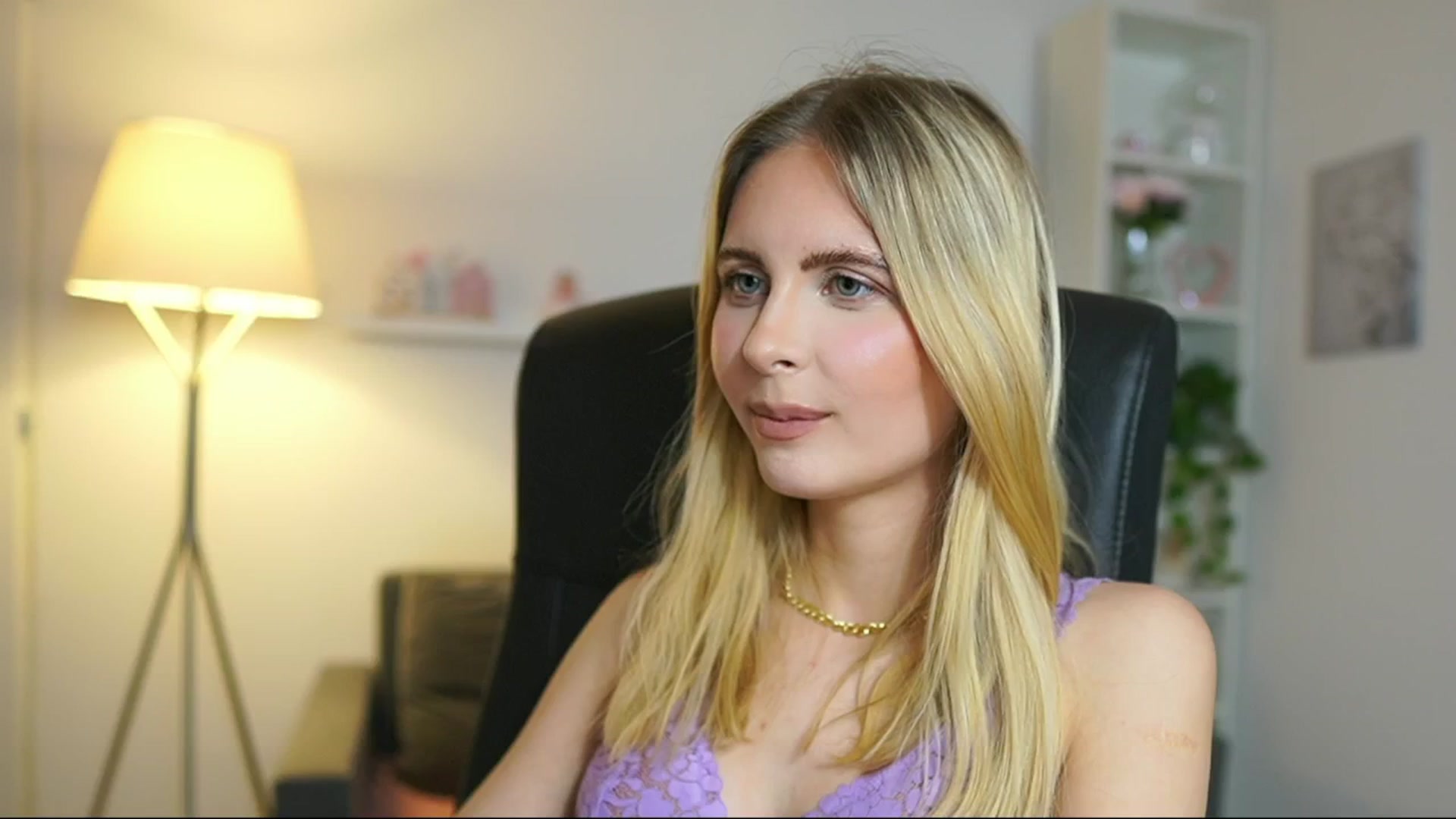 Gallery image thumbnail from Catecrago_'s myfreecams stream on, 05/27/2025, 17:04 image 7 of 20