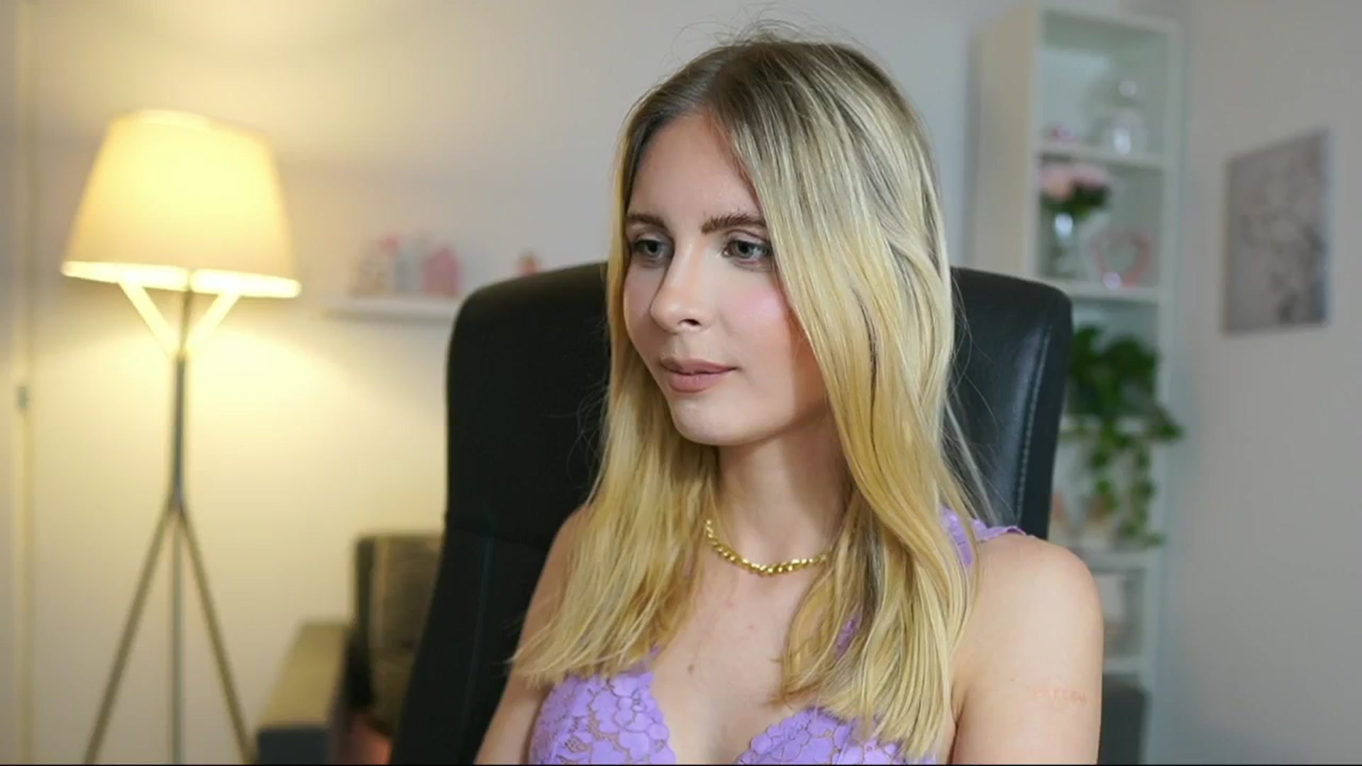 Gallery image thumbnail from Catecrago_'s myfreecams stream on, 05/27/2025, 17:04 image 10 of 20