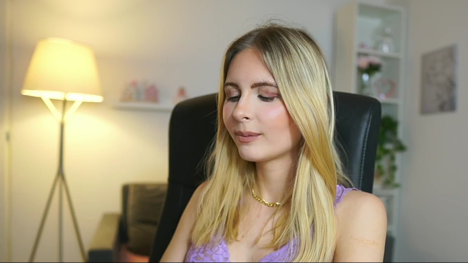 Gallery image thumbnail from Catecrago_'s myfreecams stream on, 05/27/2025, 17:04 image 8 of 20