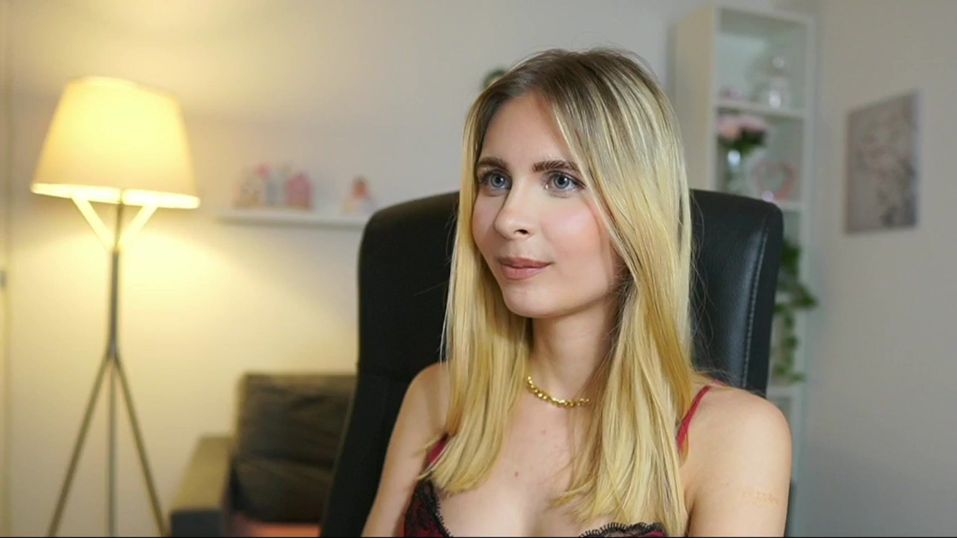Gallery image thumbnail from Catecrago_'s myfreecams stream on, 05/28/2025, 12:28 image 12 of 20