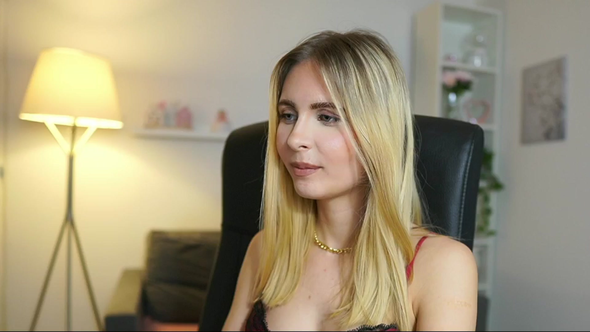 Gallery image thumbnail from Catecrago_'s myfreecams stream on, 05/28/2025, 12:28 image 15 of 20