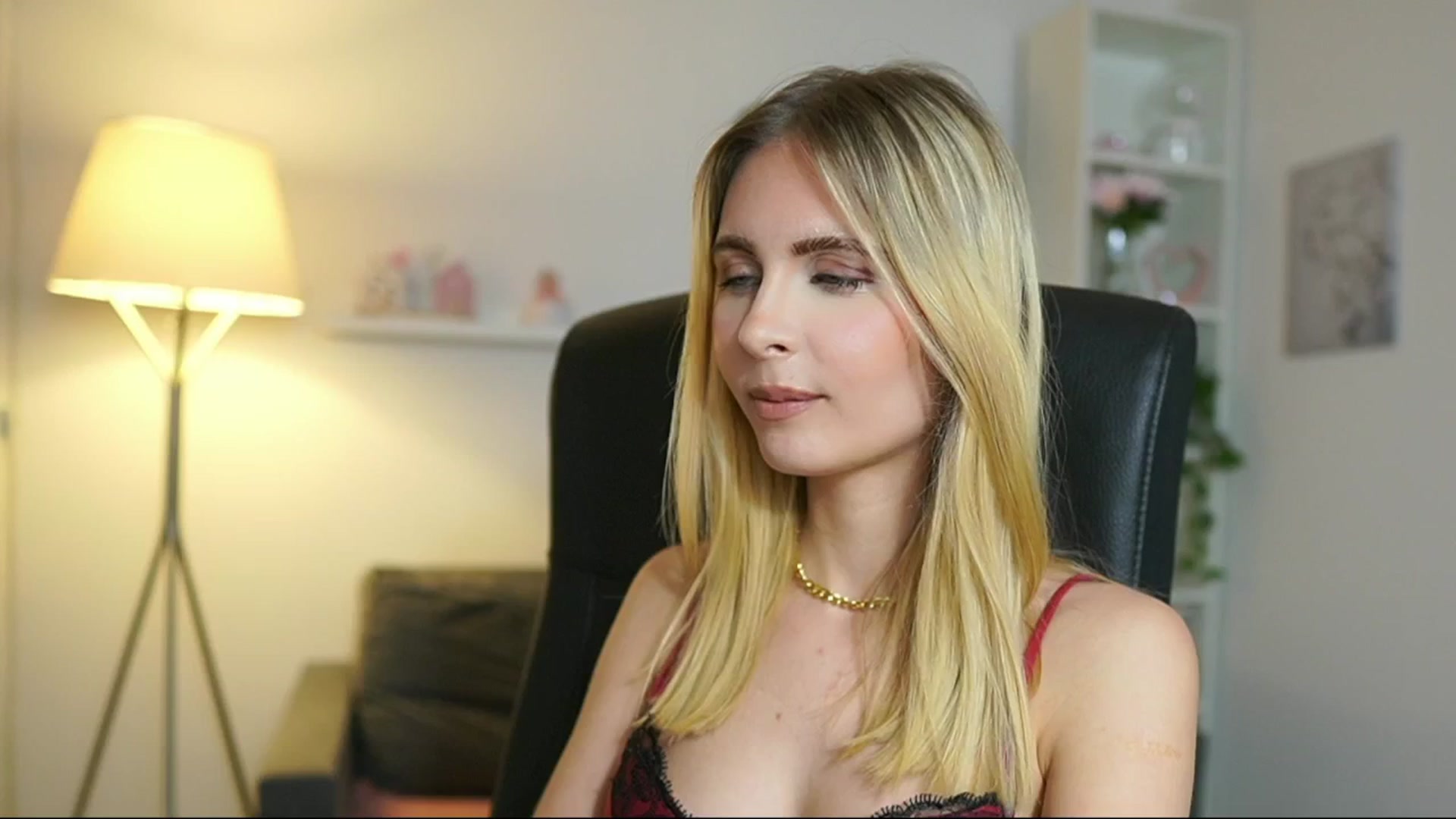 Gallery image thumbnail from Catecrago_'s myfreecams stream on, 05/28/2025, 12:28 image 9 of 20