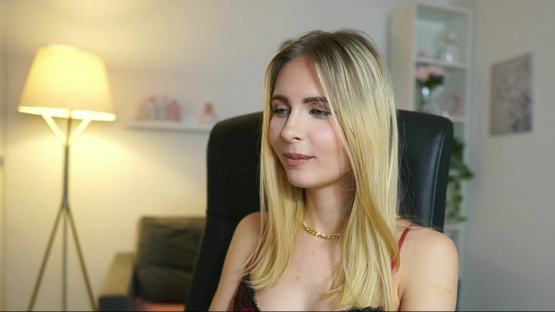 Gallery image thumbnail from Catecrago_'s myfreecams stream on, 05/28/2025, 12:28 image 18 of 20