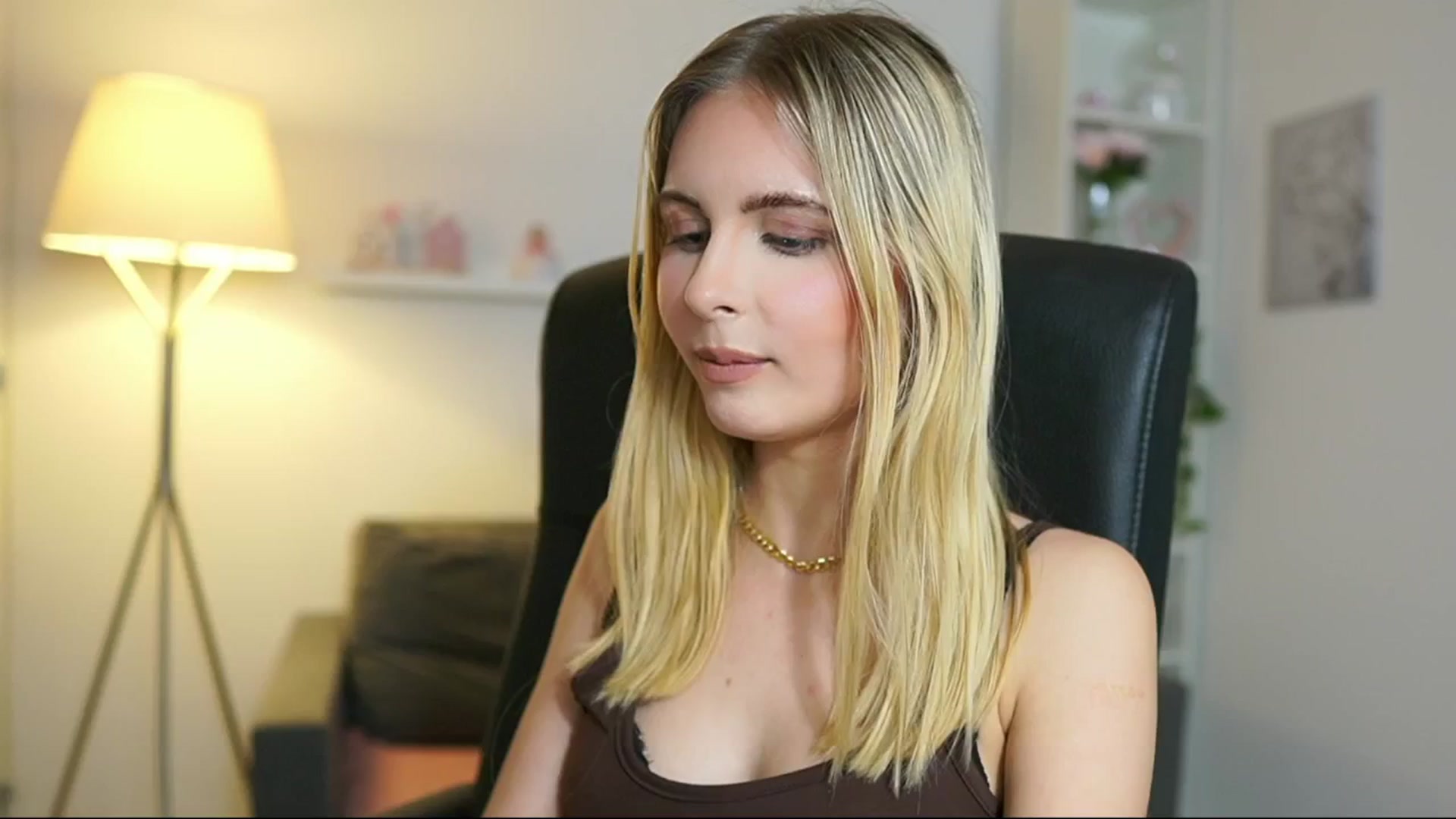 Gallery image thumbnail from Catecrago_'s myfreecams stream on, 05/29/2025, 14:03 image 19 of 20