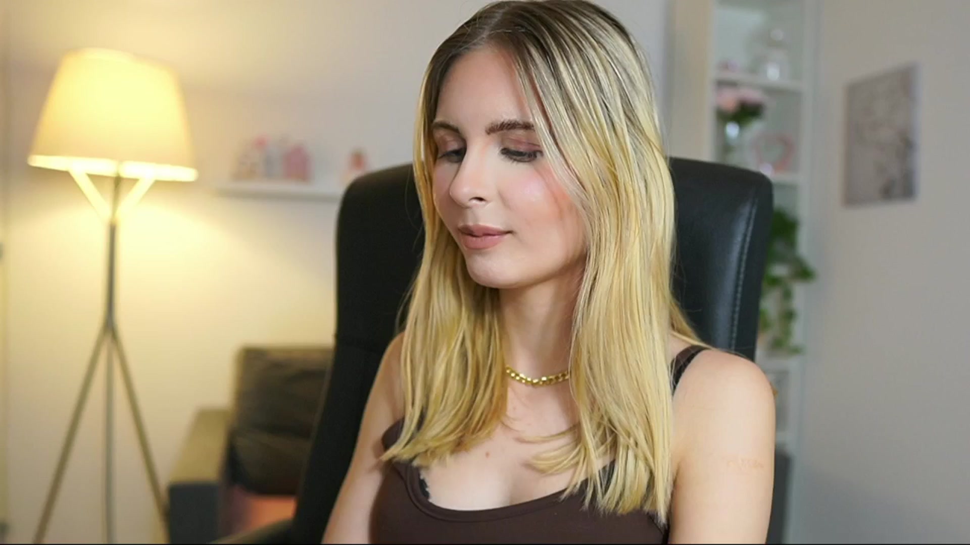 Gallery image thumbnail from Catecrago_'s myfreecams stream on, 05/29/2025, 14:03 image 9 of 20
