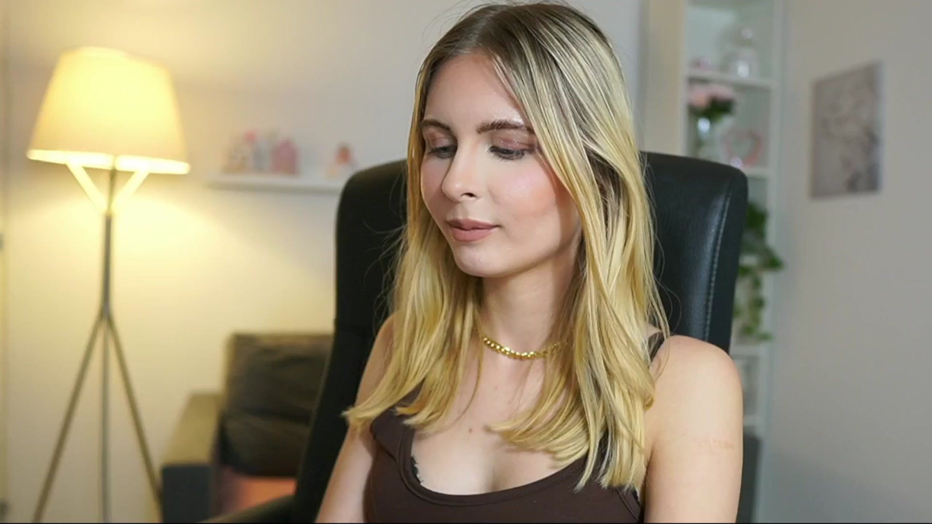 Gallery image thumbnail from Catecrago_'s myfreecams stream on, 05/29/2025, 14:03 image 14 of 20