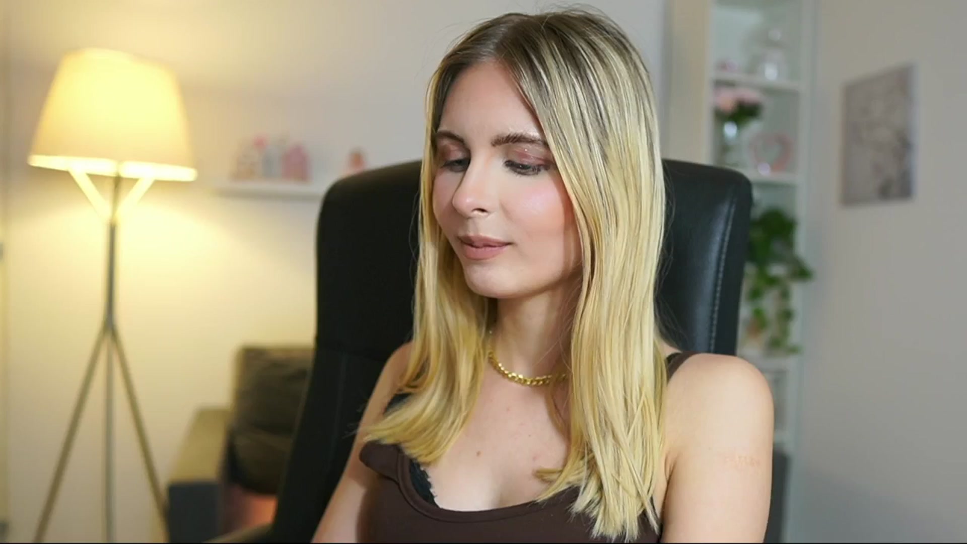 Gallery image thumbnail from Catecrago_'s myfreecams stream on, 05/29/2025, 15:32 image 15 of 20