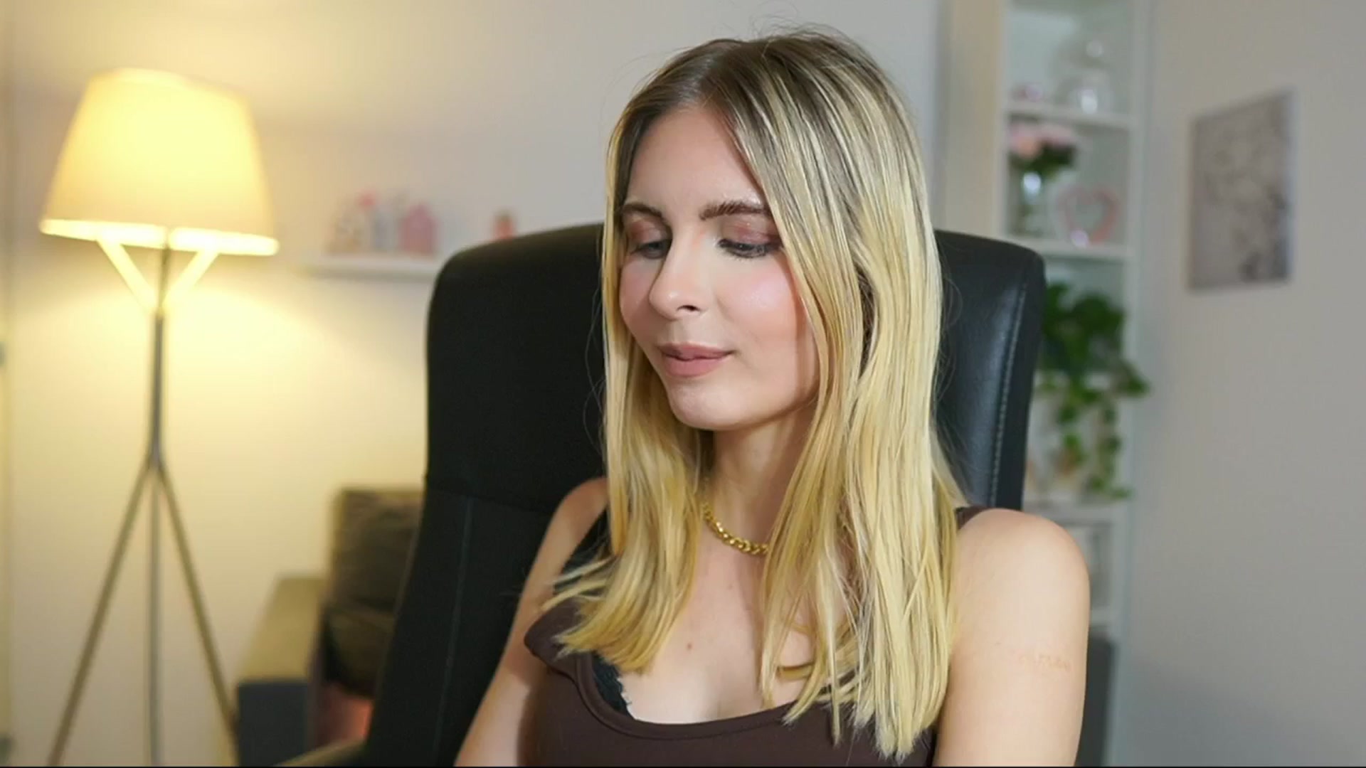 Gallery image thumbnail from Catecrago_'s myfreecams stream on, 05/29/2025, 15:32 image 18 of 20